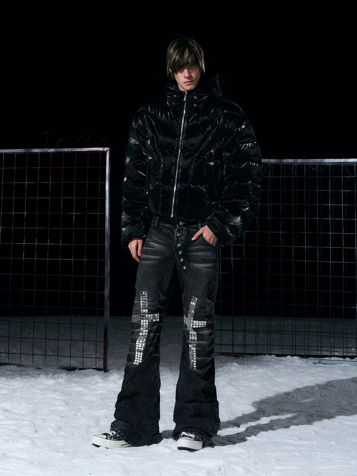 BLACK HIGH-GLOSS CROPPED HOODED PUFFER