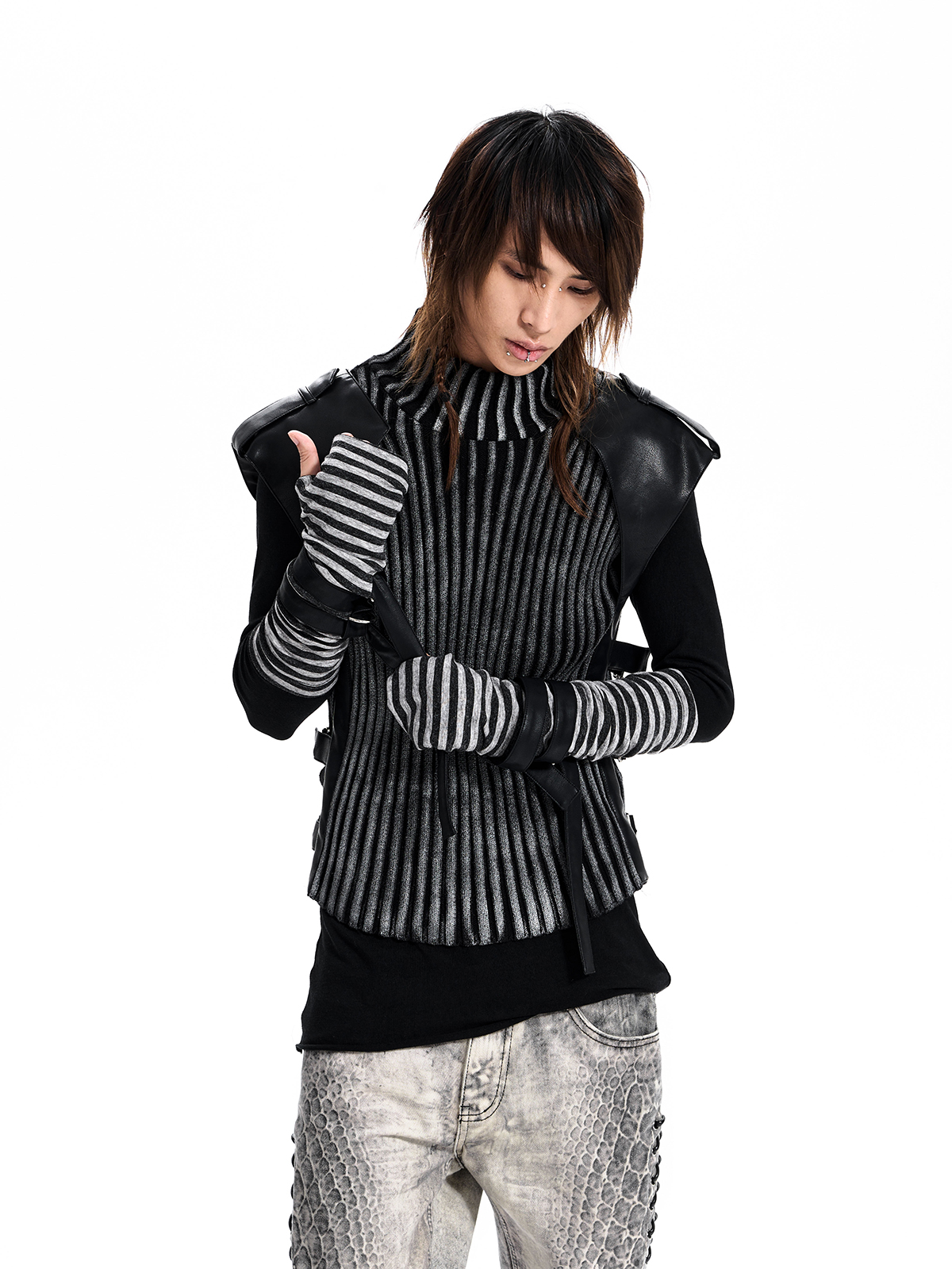 SILVER BRUSHED RIBBED KNIT VEST
