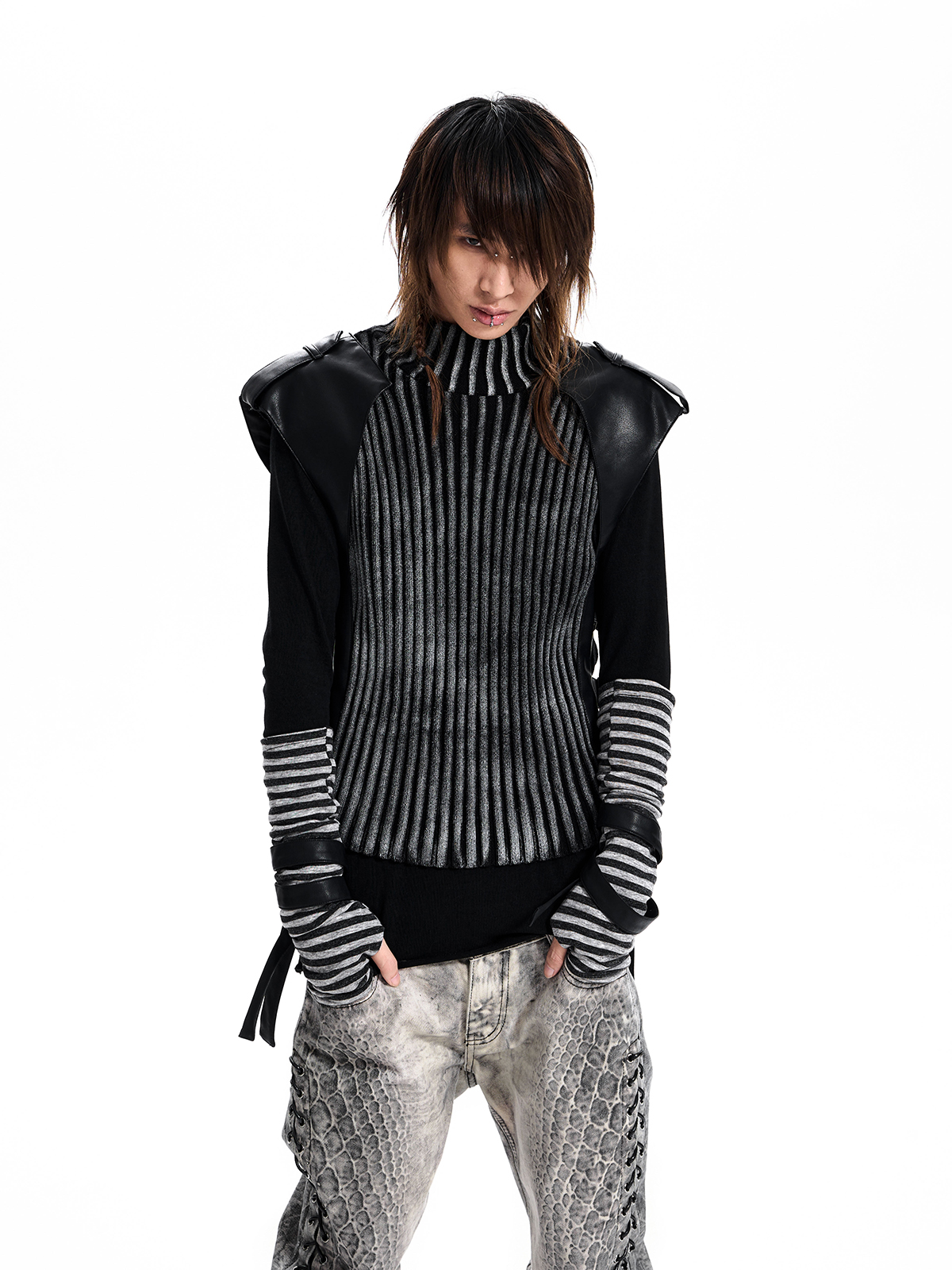 SILVER BRUSHED RIBBED KNIT VEST