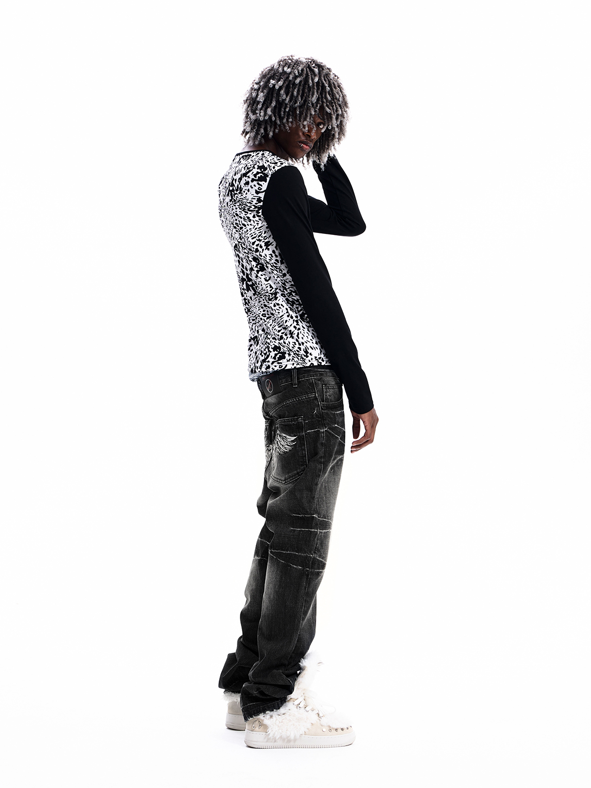 SPECKLED WOLF PRINT LONG SLEEVE TEE