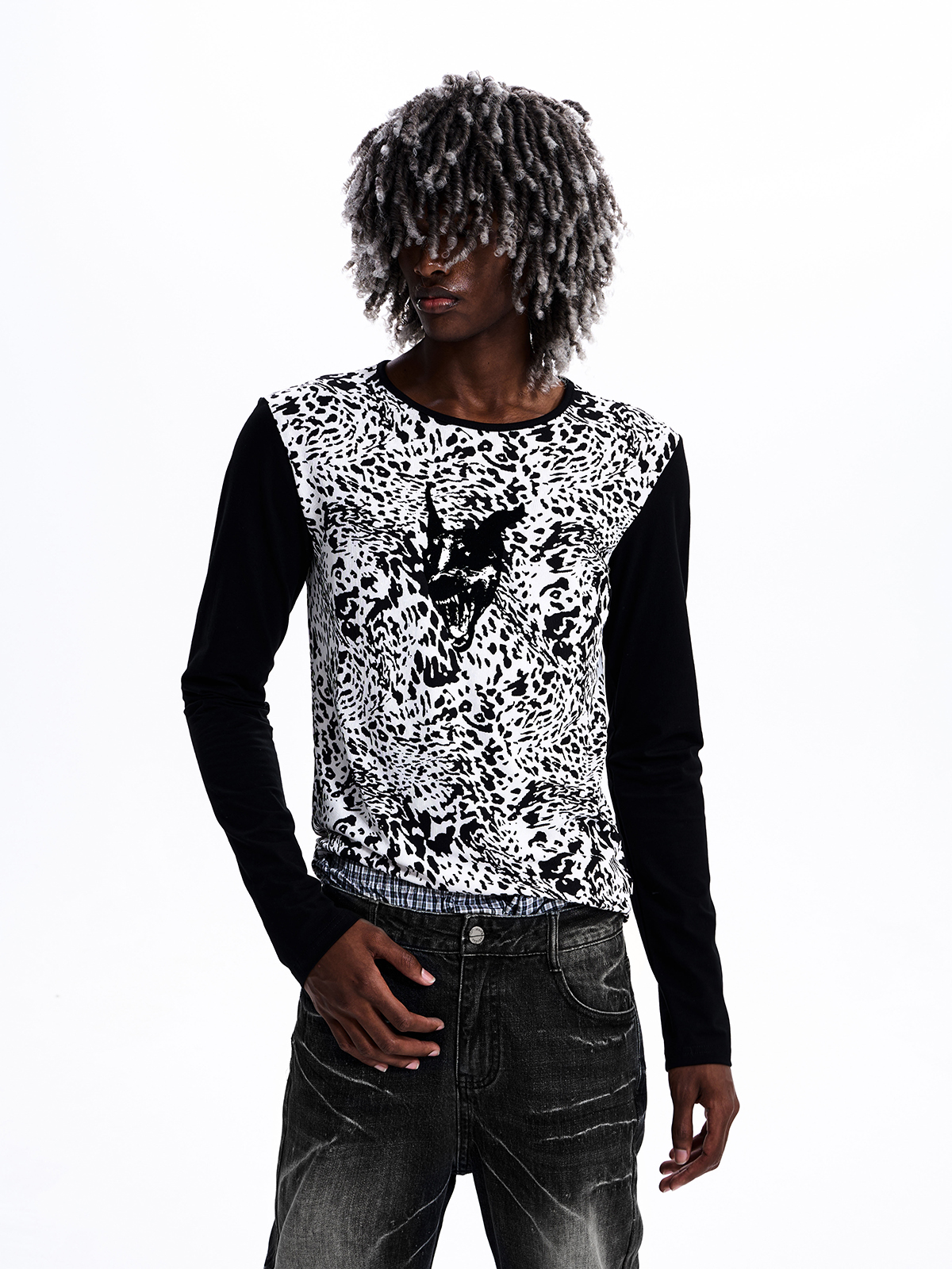 SPECKLED WOLF PRINT LONG SLEEVE TEE