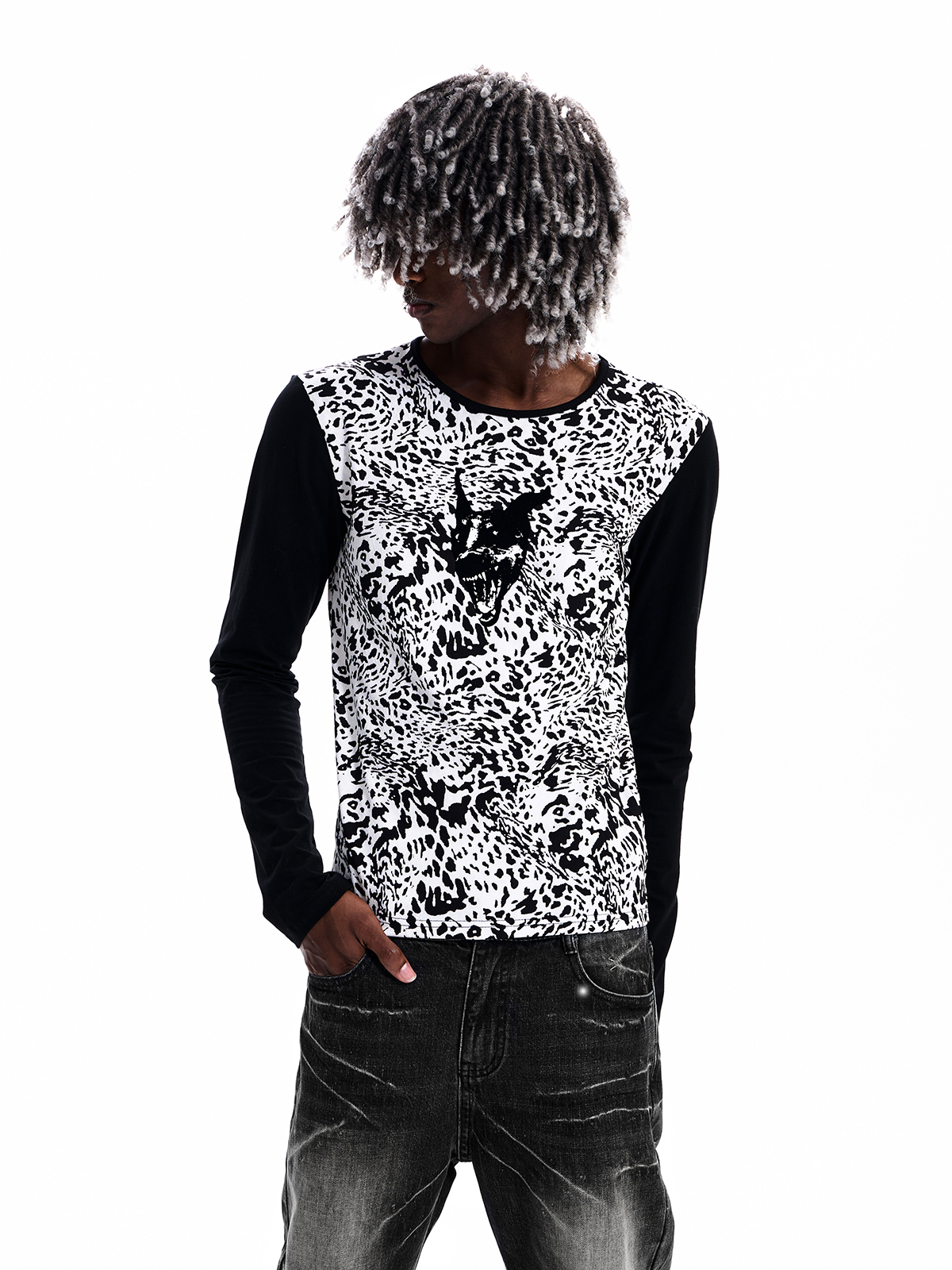 SPECKLED WOLF PRINT LONG SLEEVE TEE