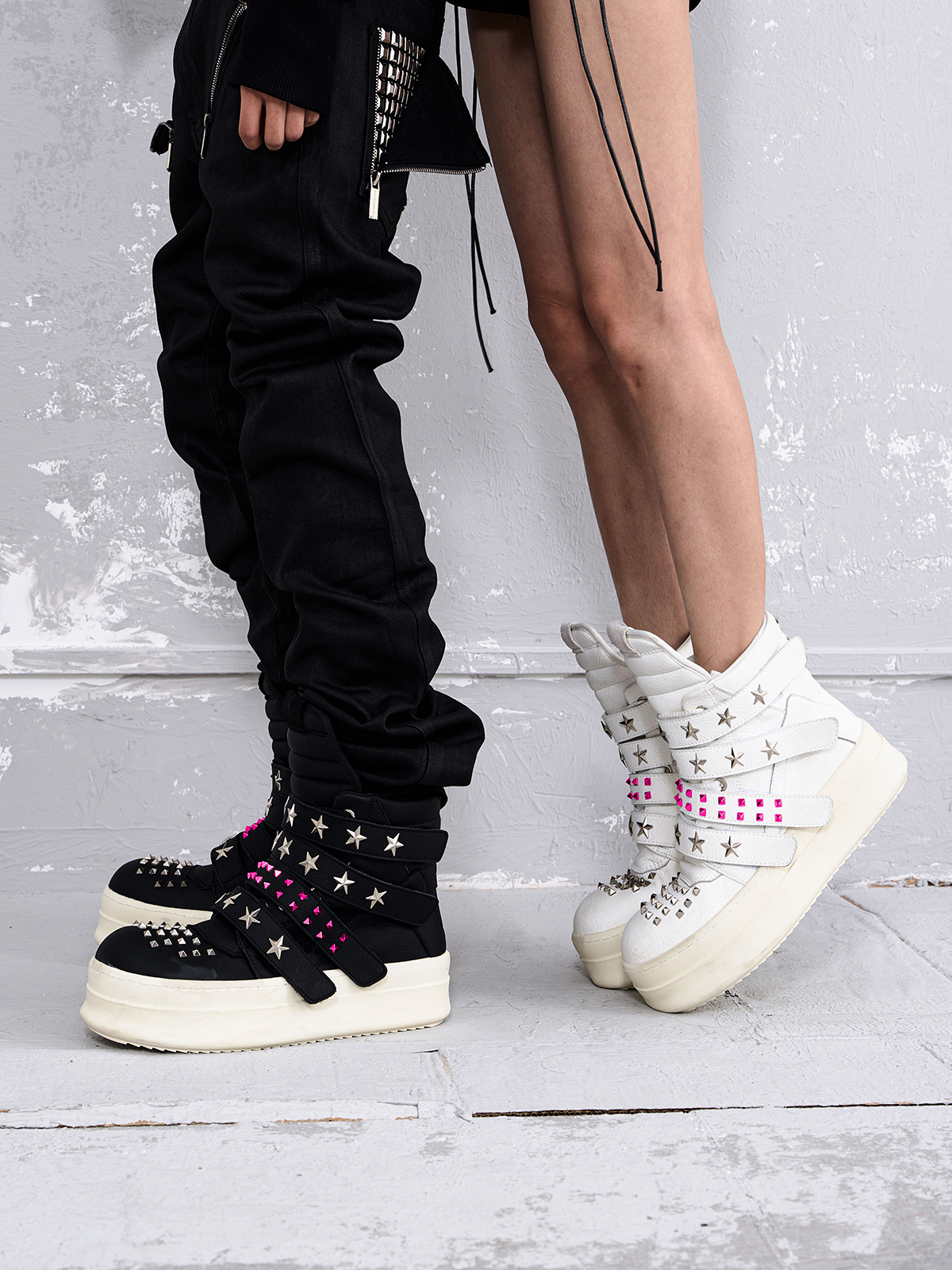 STAR STUDDED PLATFORM BOOTS-BLACK