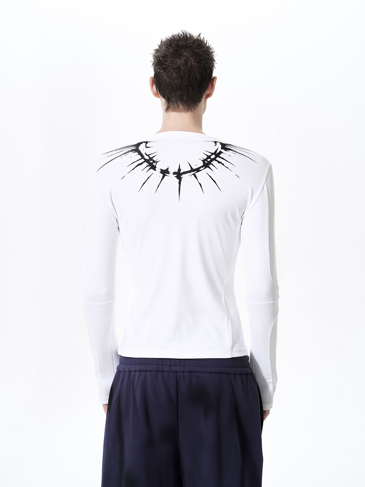 HALO GRAPHIC THUMBHOLE LONGSLEEVE-WHITE