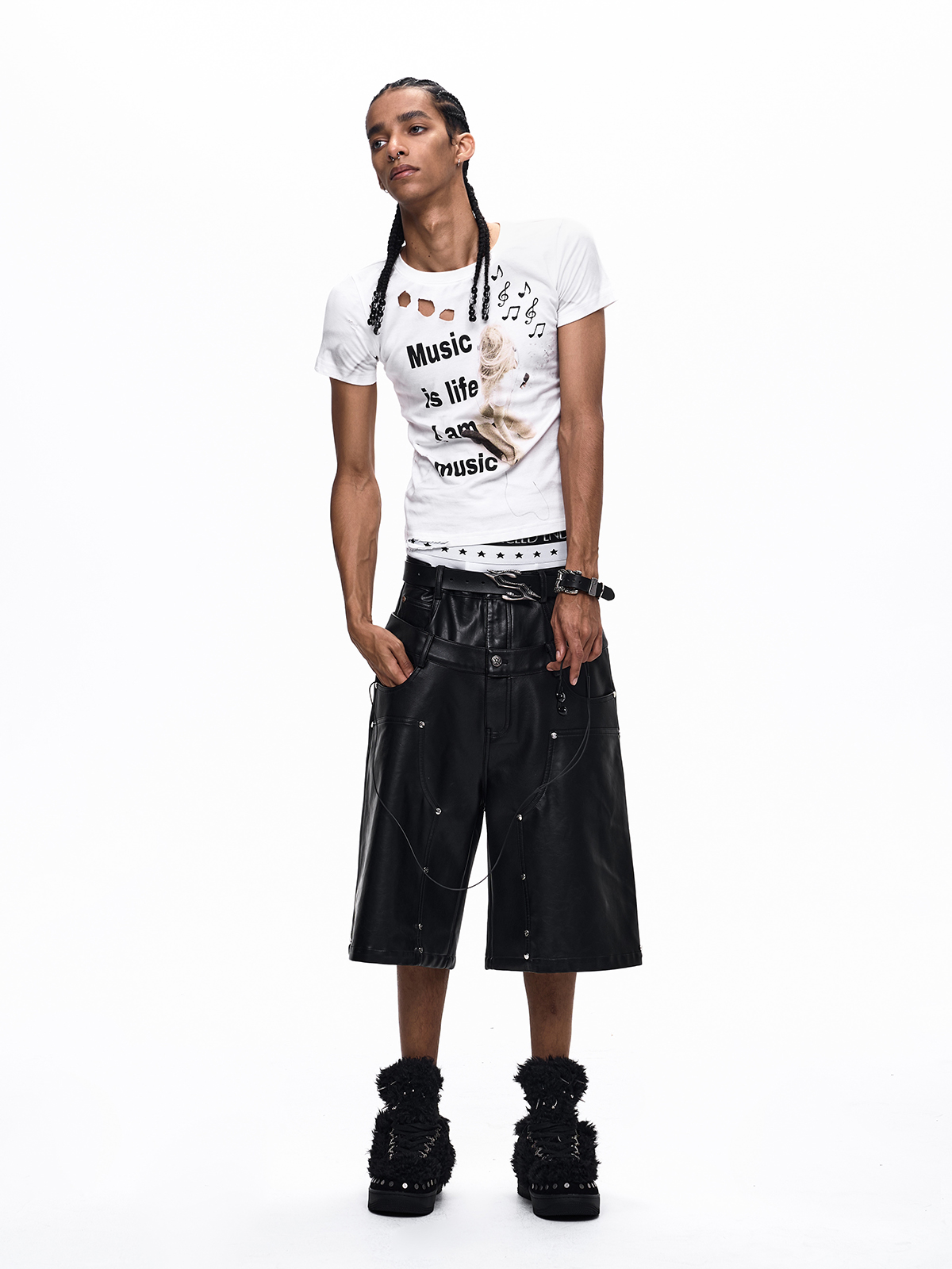 "MUSIC IS LIFE" DISTRESSED GRAPHIC TEE