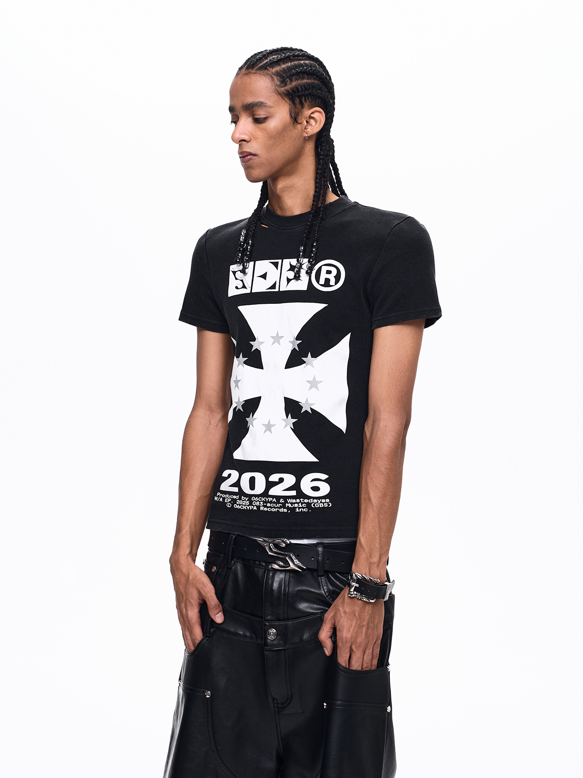 IRON CROSS GRAPHIC DISTRESSED TEE-BLACK