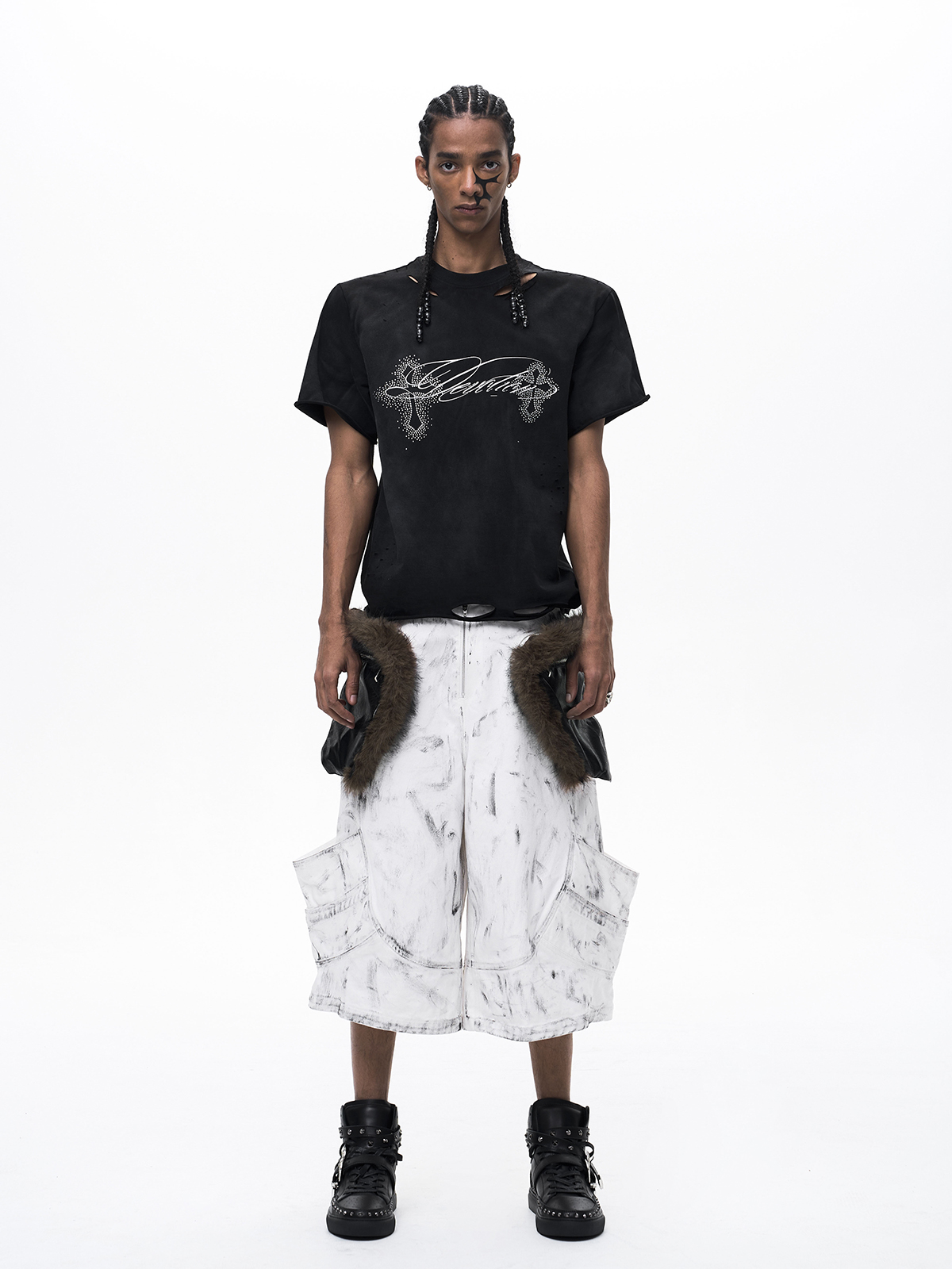 DECONSTRUCTED RHINESTONE CROSS MUD WASH TEE-BLACK