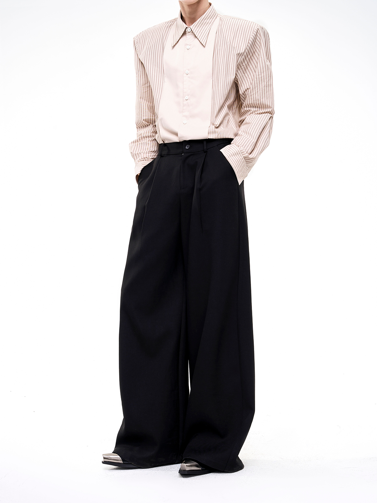 SCULPTED BROOCH-EMBELLISHED SUIT SET-BLACK