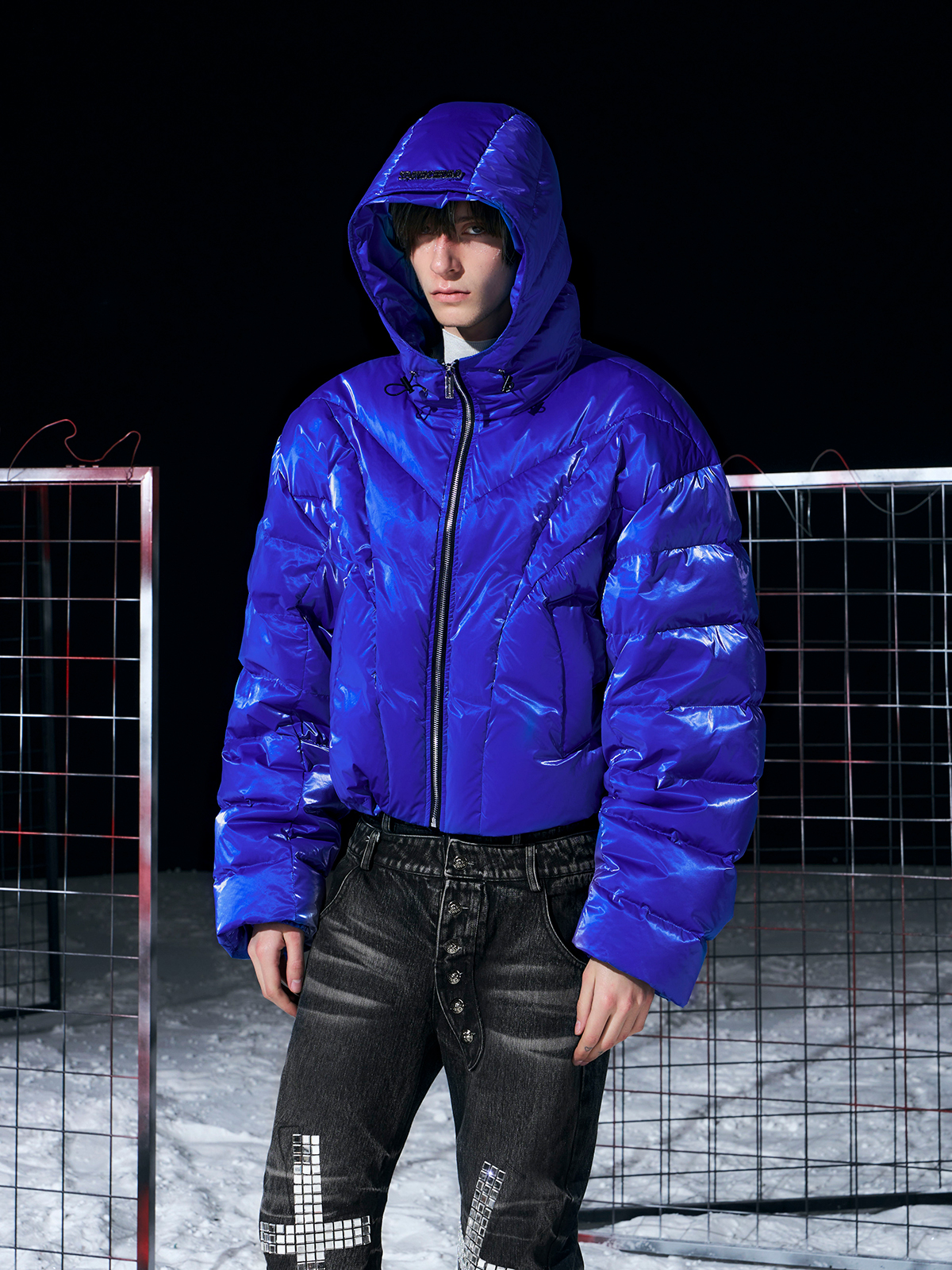 ELECTRIC BLUE HIGH-GLOSS CROPPED HOODED PUFFER