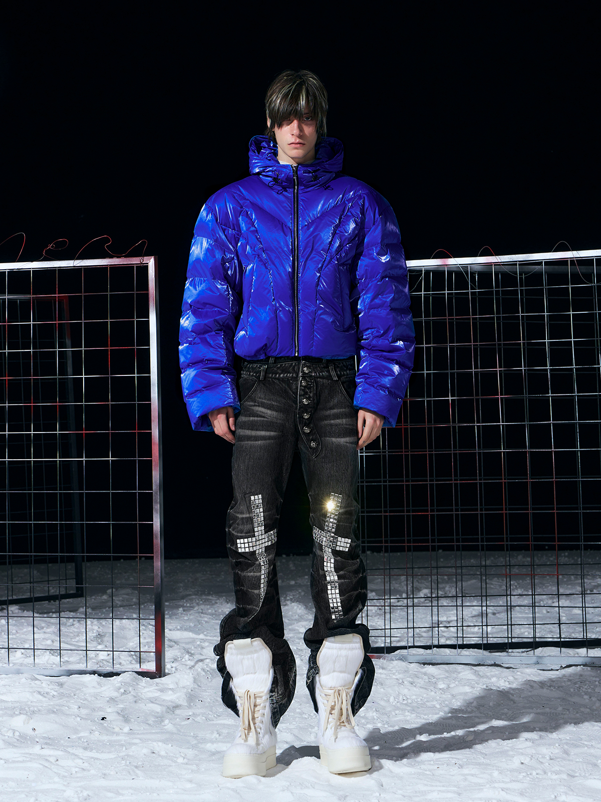 ELECTRIC BLUE HIGH-GLOSS CROPPED HOODED PUFFER