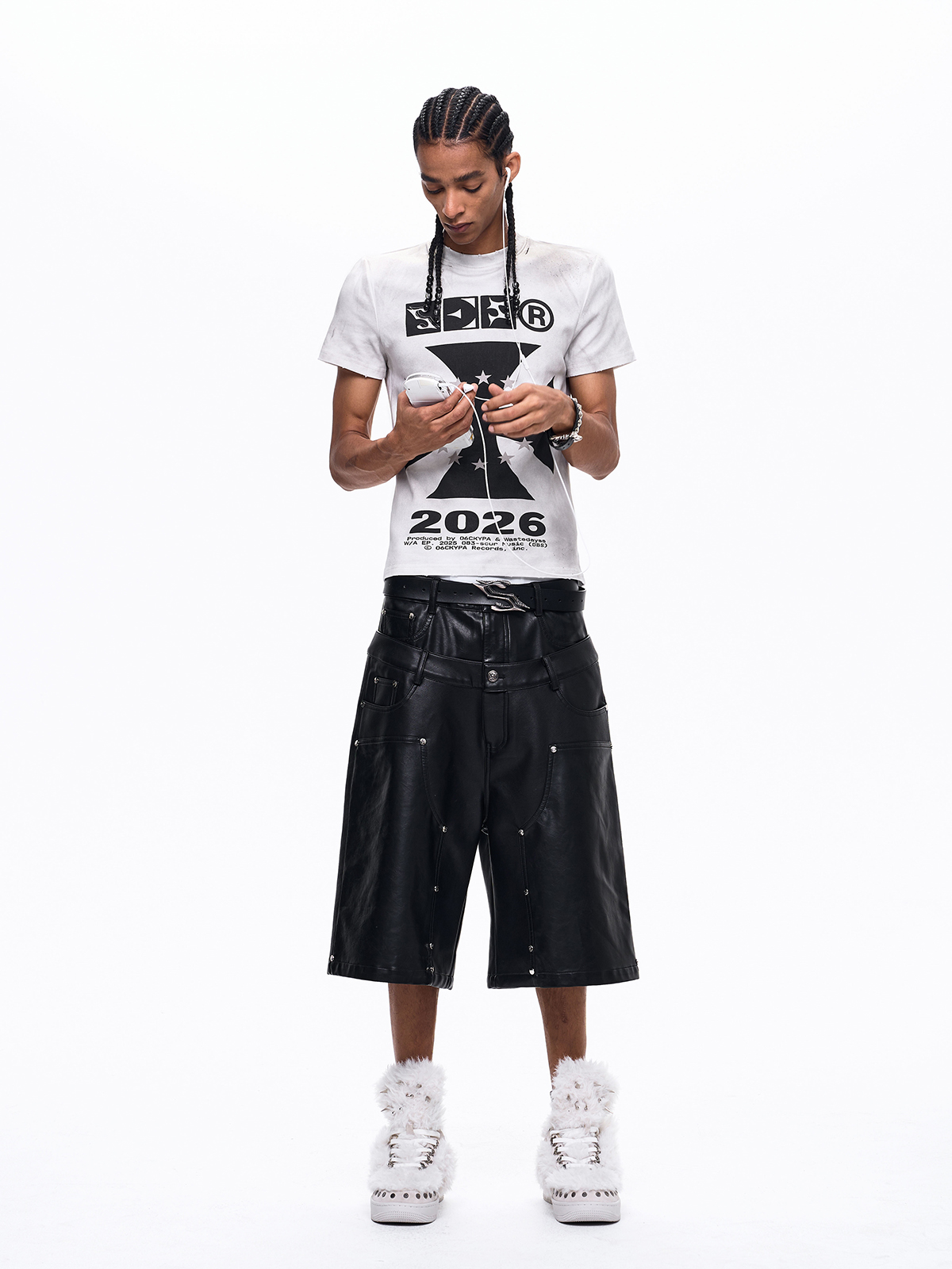 IRON CROSS DIRTY WASH GRAPHIC TEE-WHITE