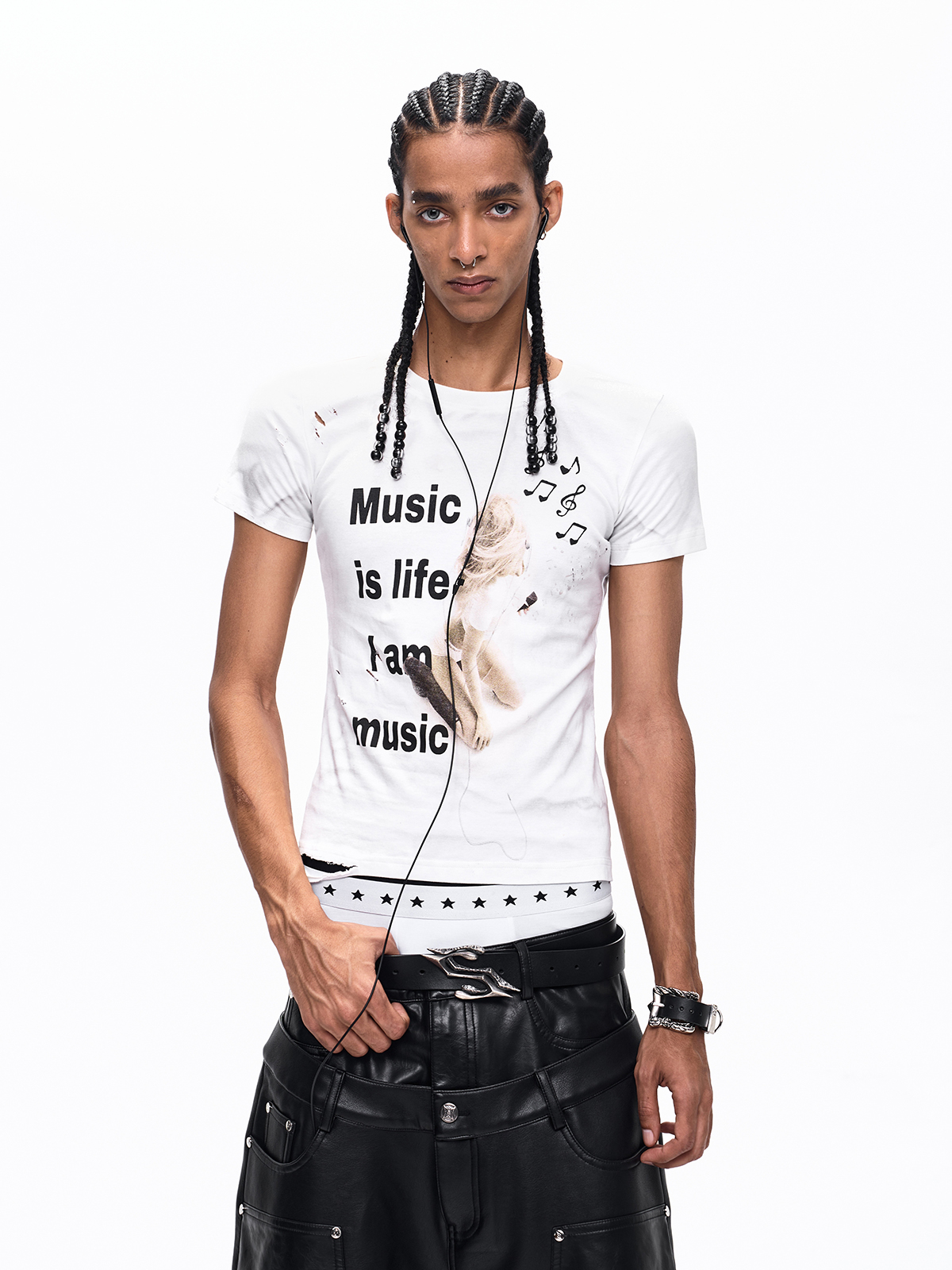 "MUSIC IS LIFE" DISTRESSED GRAPHIC TEE