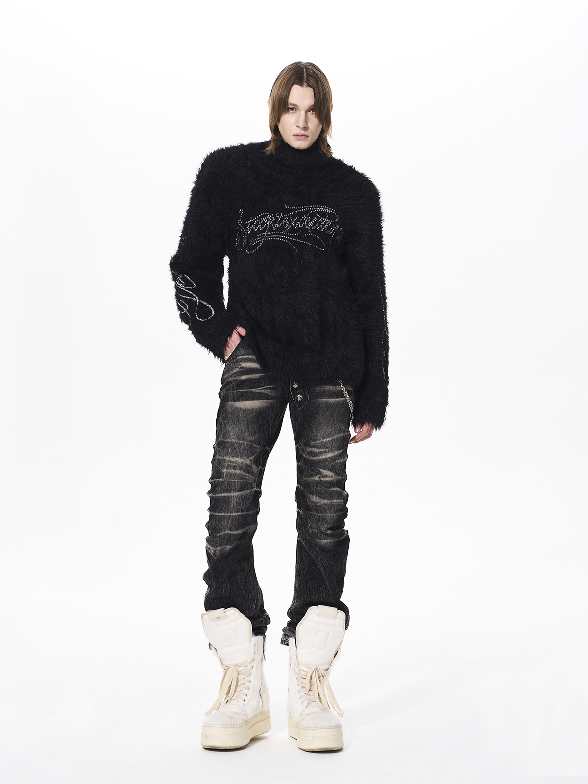 RHINESTONE LOGO FUZZY HIGH NECK KNIT-BLACK