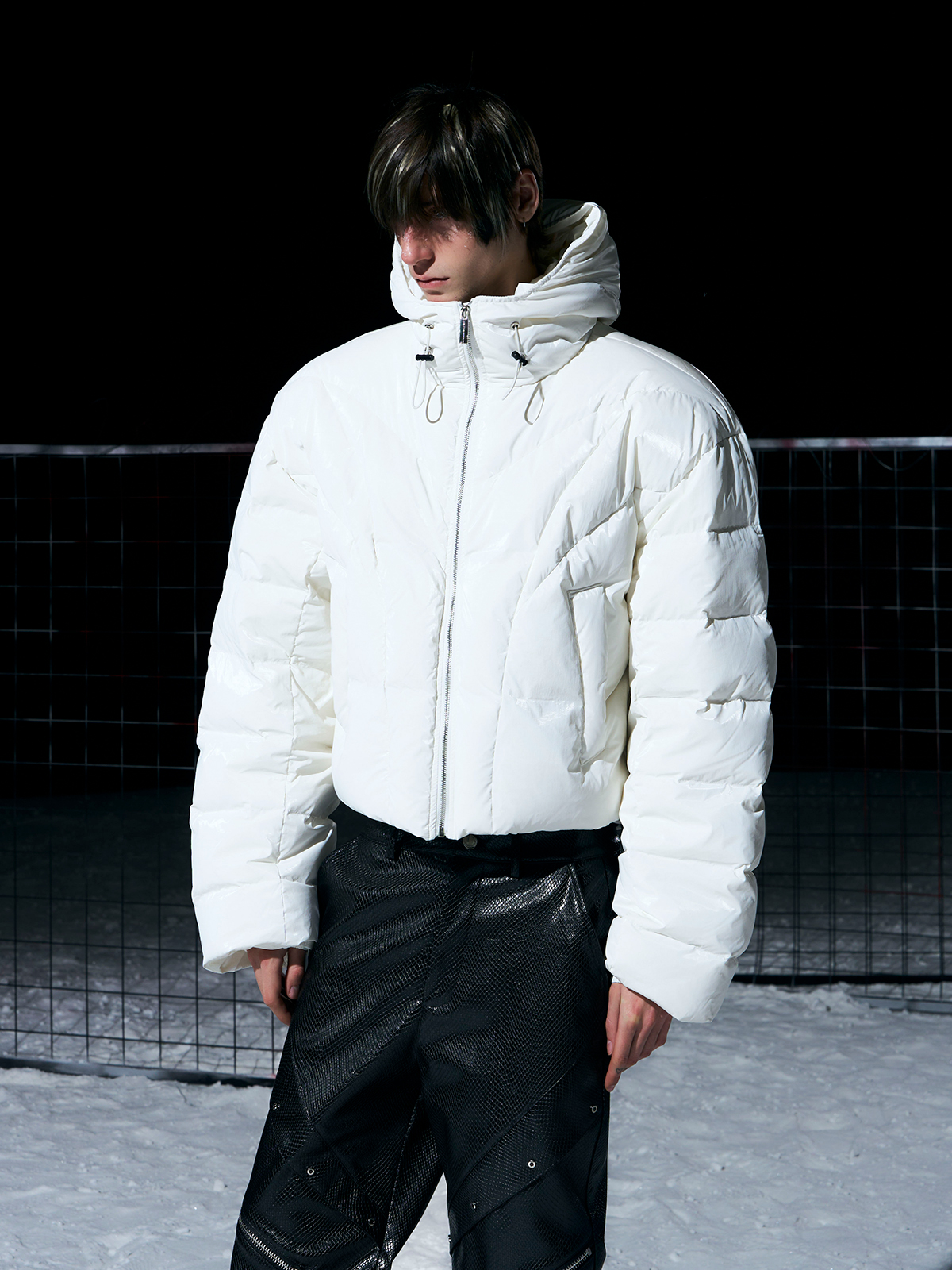 ARCTIC WHITE HIGH-GLOSS CROPPED HOODED PUFFER