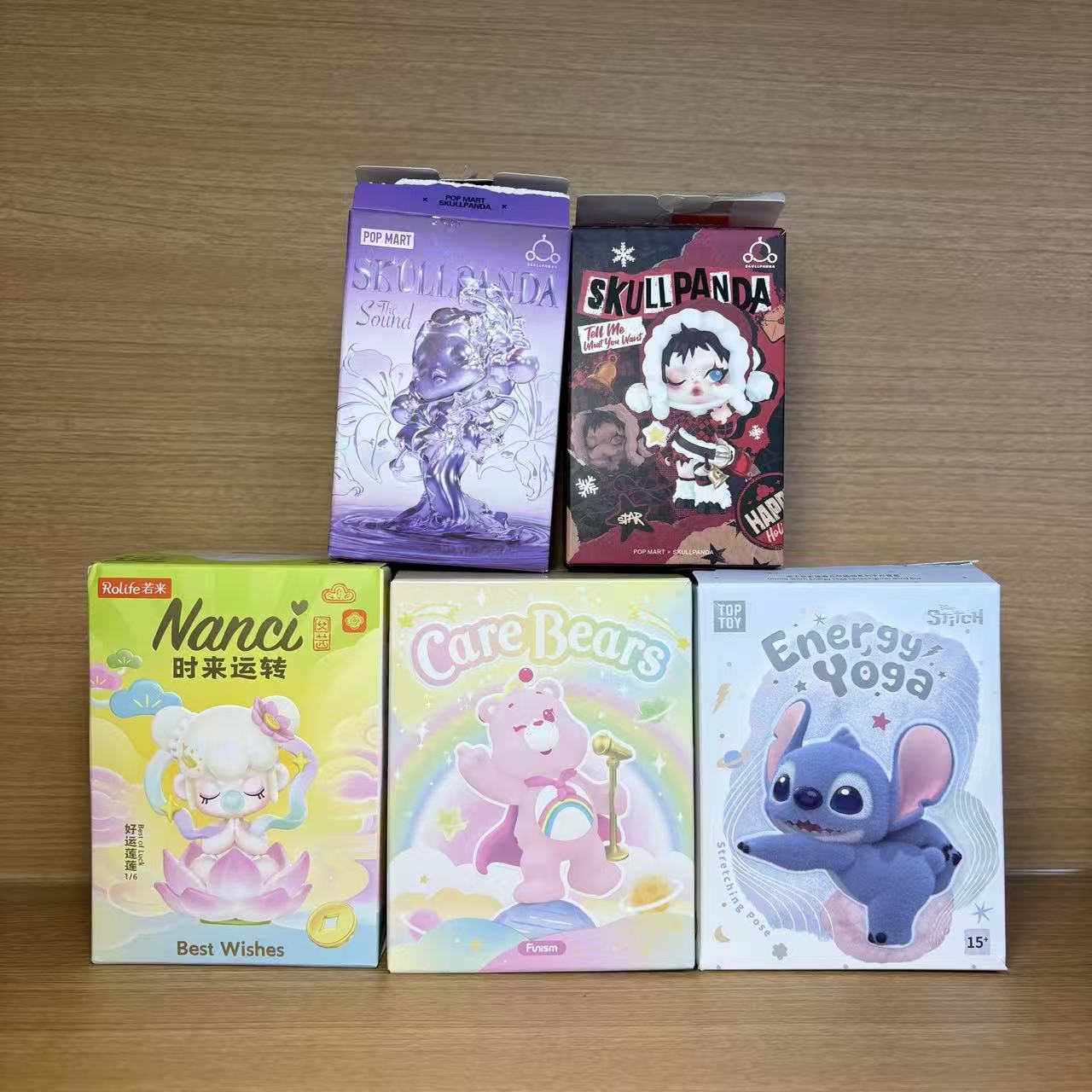 Surprise Figurines box - wish is 1 figurine !