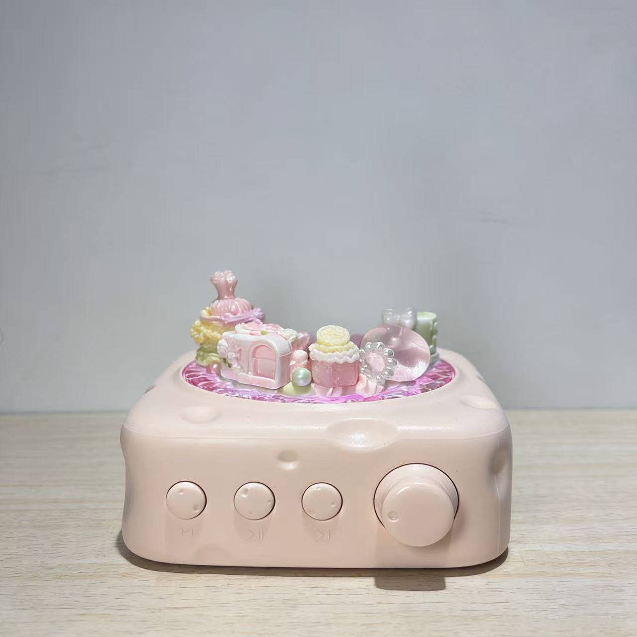 Surprise cheese speaker box - wish is 1 more!