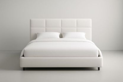 Letto matrimoniale in tessuto bianco con struttura in legno