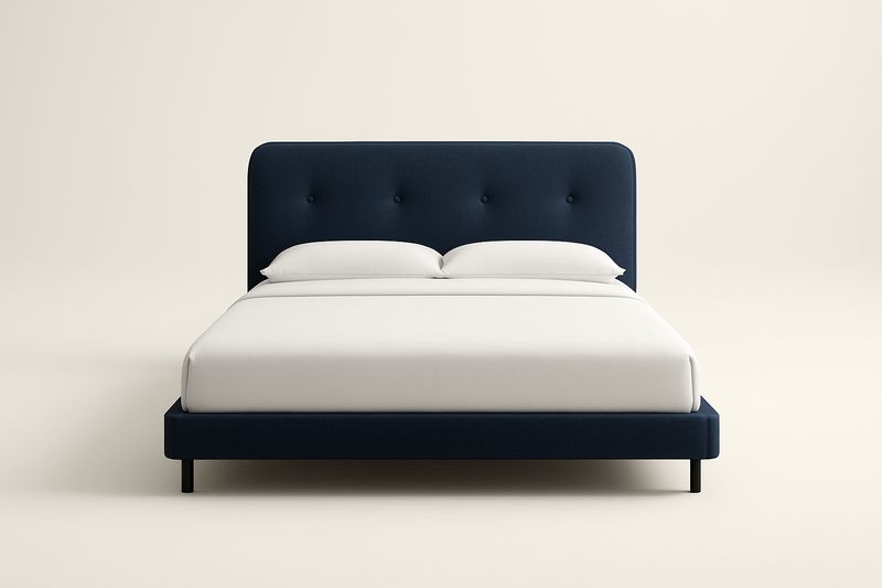 Letto matrimoniale in tessuto blu con struttura in legno