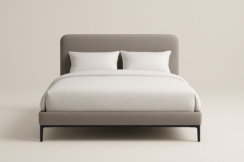 Letto matrimoniale imbottito in tessuto grigio con struttura metallica