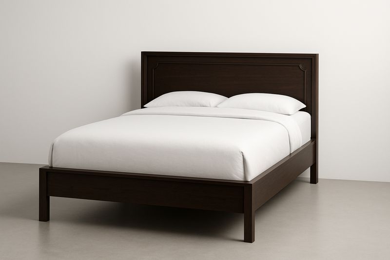 Letto matrimoniale in legno massello marrone