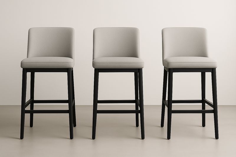 Set di 3 Sgabelli da Bar in Legno e Tessuto Grigio