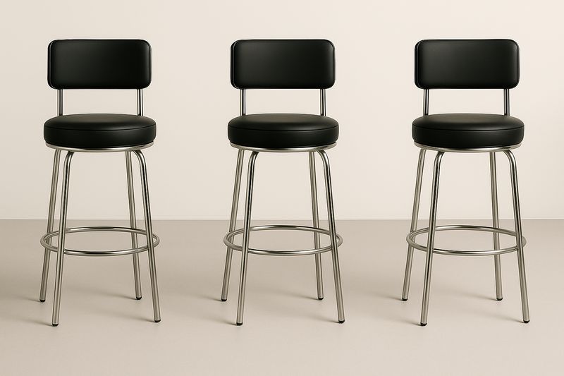 Set di 3 sgabelli in acciaio e similpelle nera