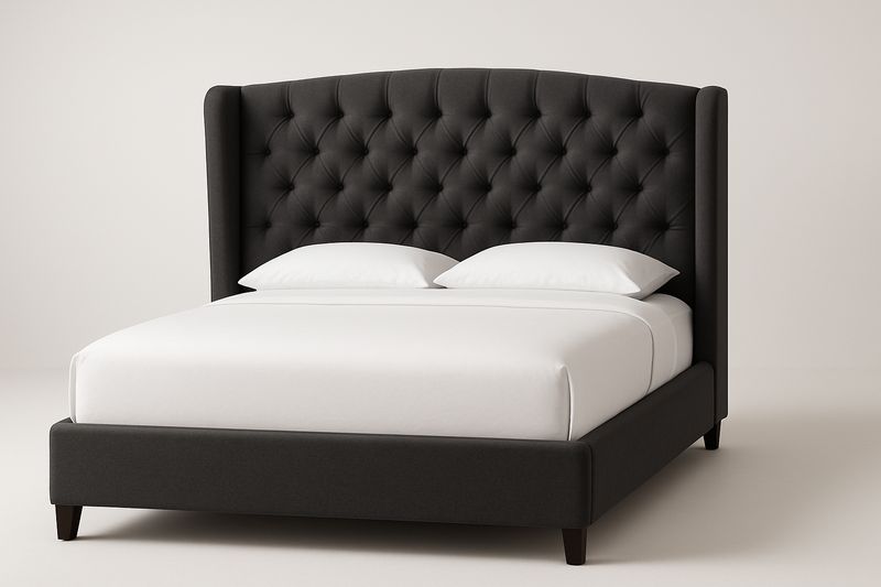 Letto matrimoniale imbottito in tessuto poliestere grigio con testiera capitonné