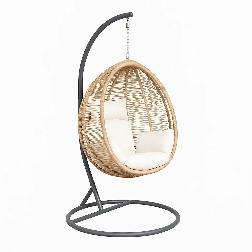 Poltrona Sospesa a Uovo in Rattan Sintetico con Cuscini Beige e Struttura in Metallo Nero