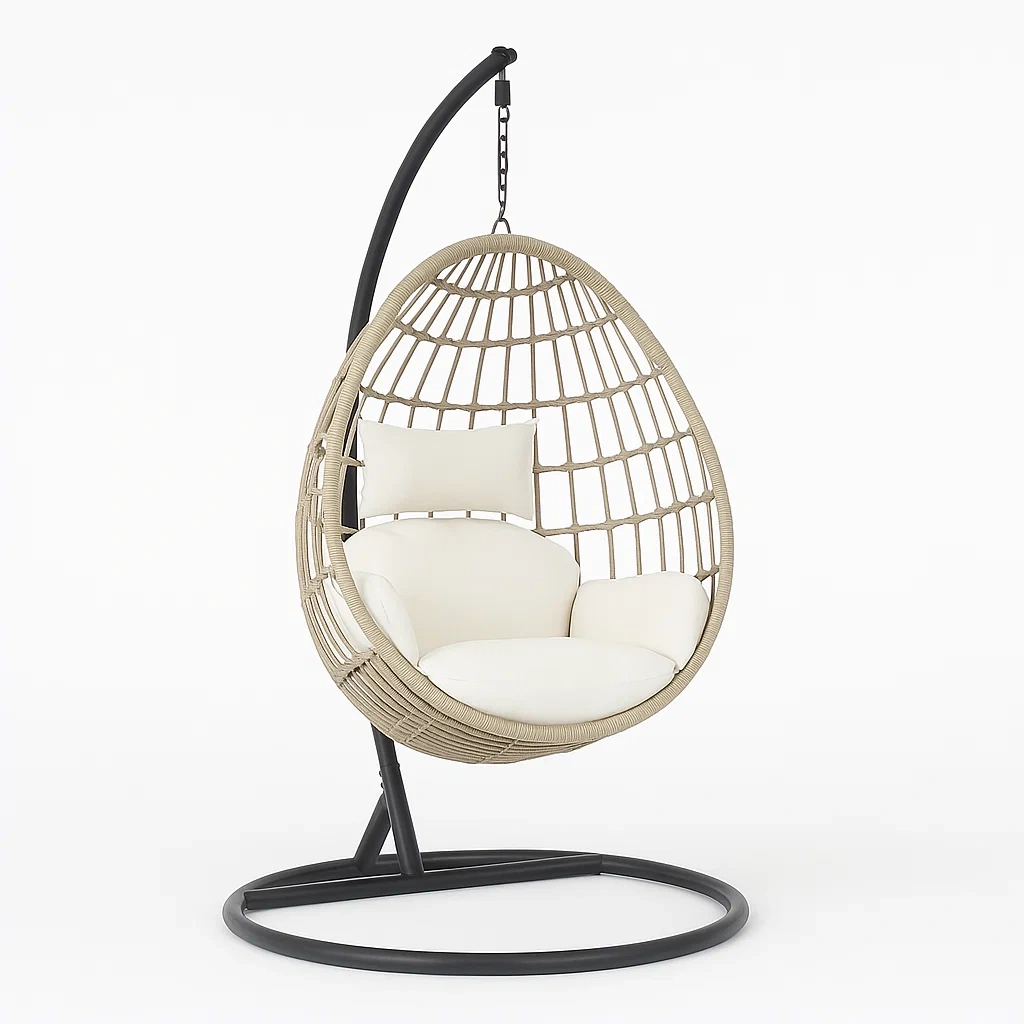 Poltrona Sospesa a Uovo in Rattan con Cuscini Crema e Struttura in Metallo