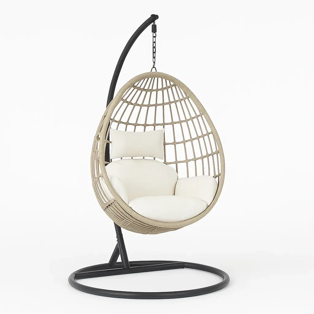 Poltrona Sospesa a Uovo in Rattan con Cuscini Crema e Struttura in Metallo