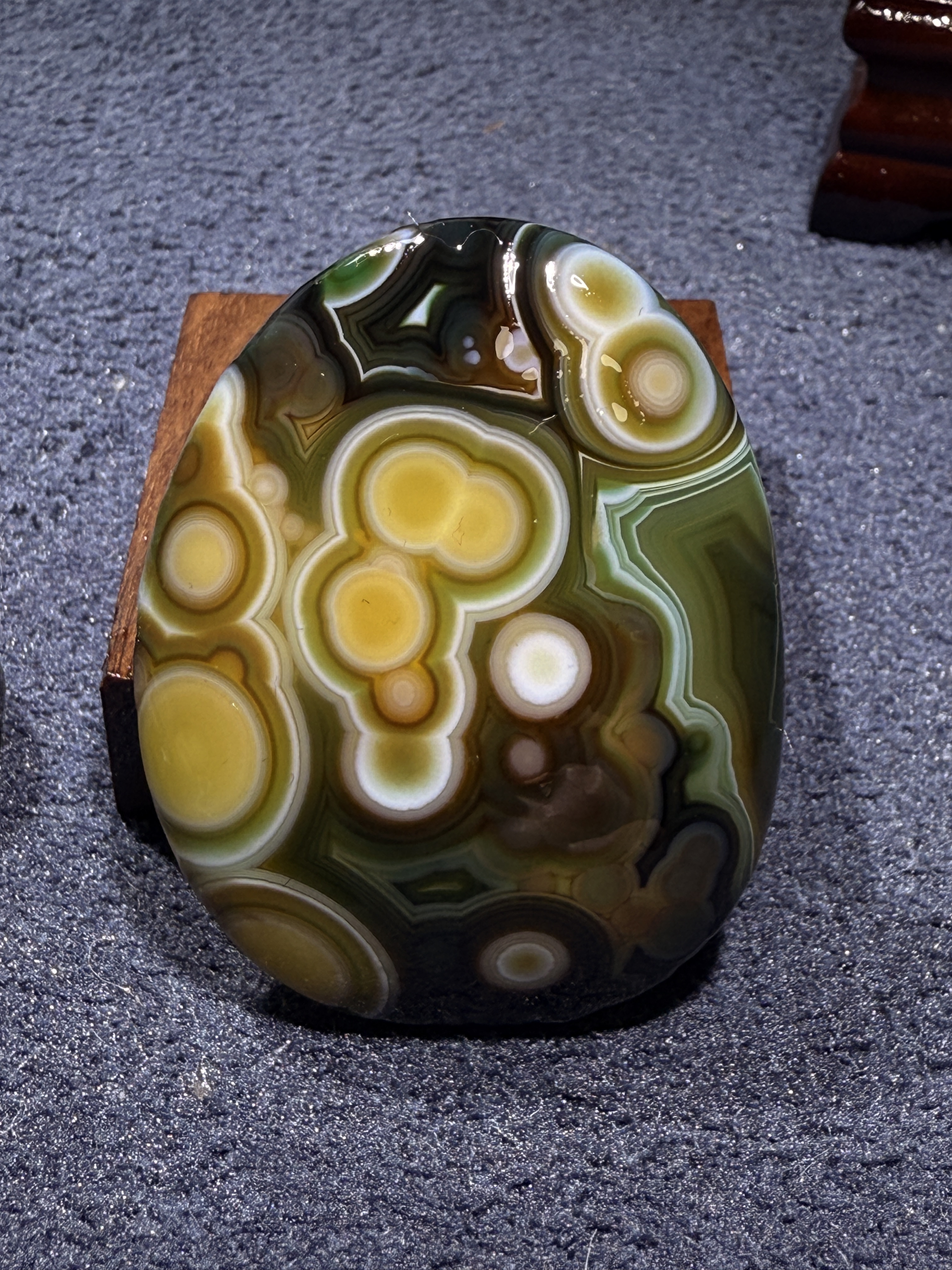 093