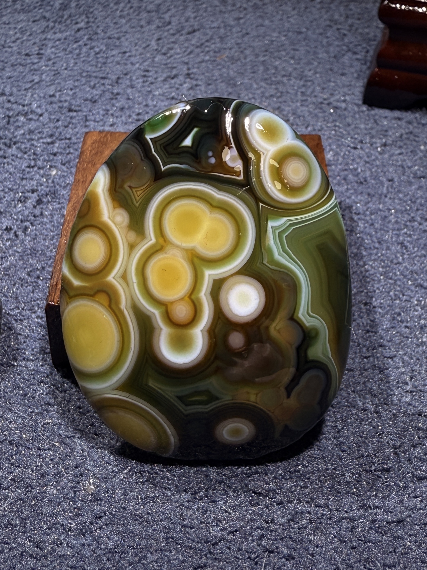 093