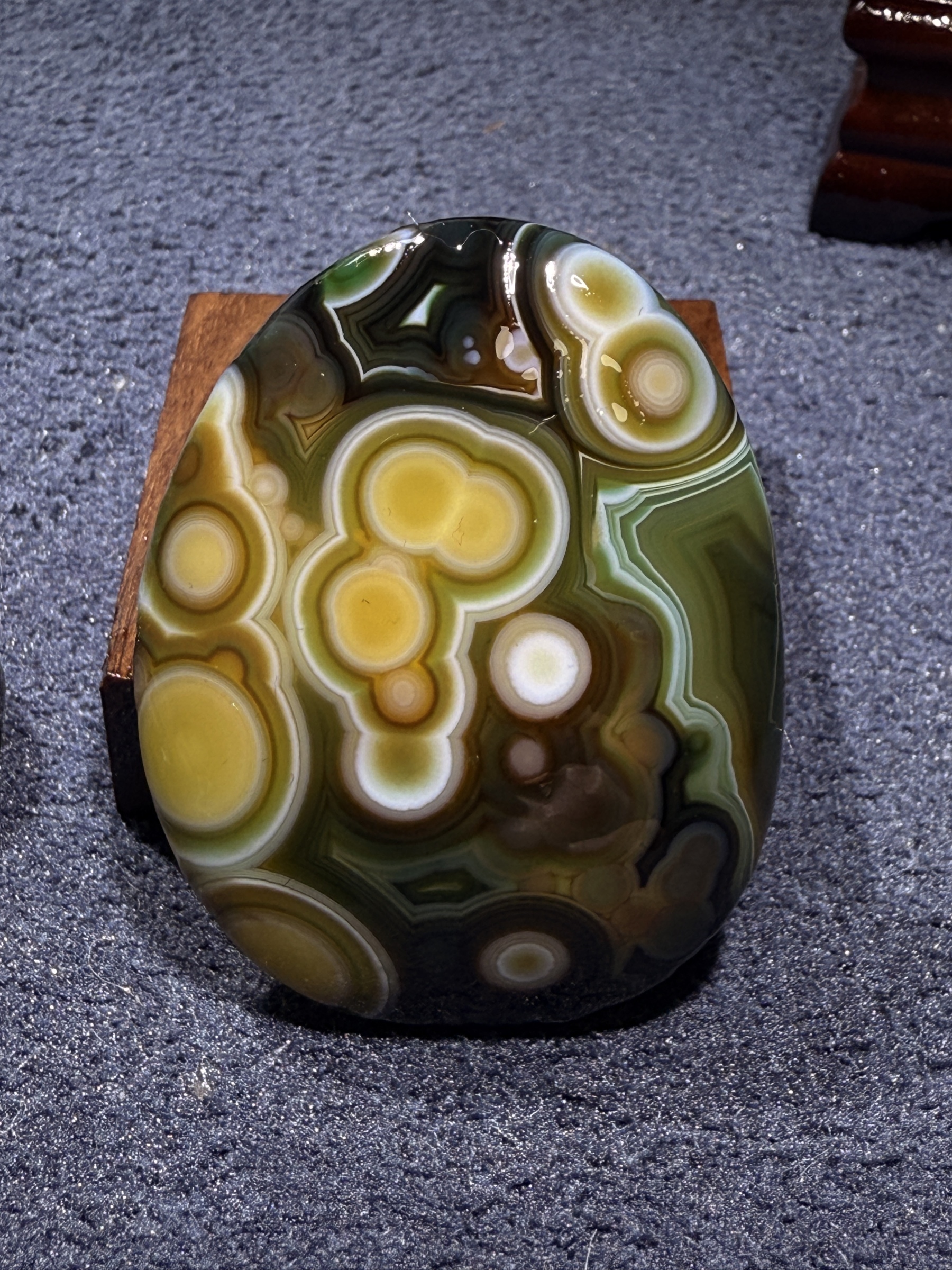 093