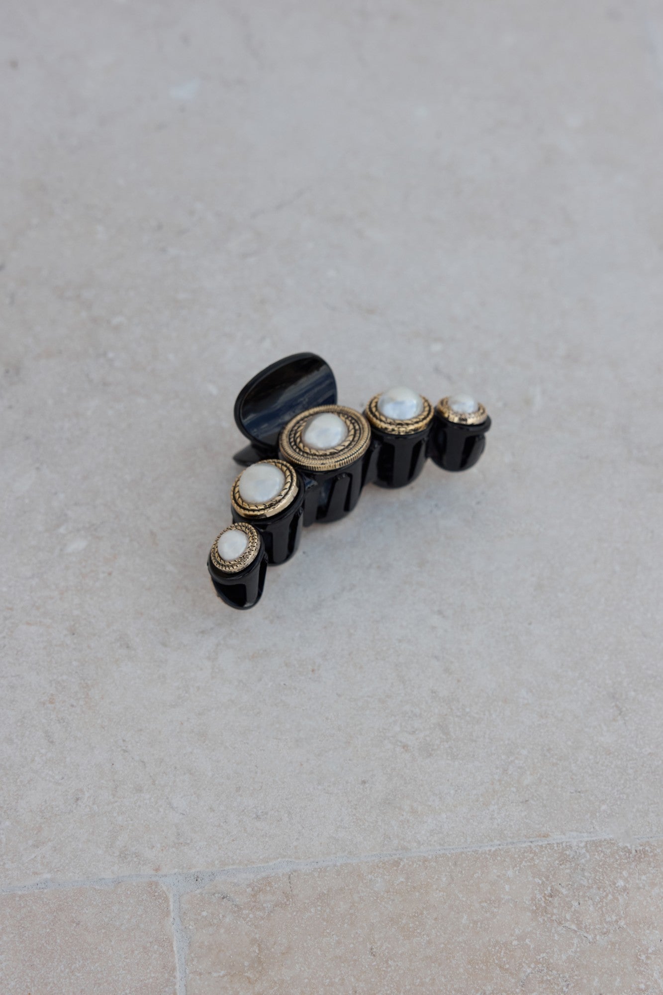 Pretty Statement Claw Clip Black-Seaa Fashion