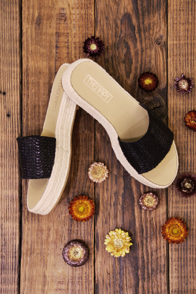 THERAPY Eden Slides Black-Seaa Fashion