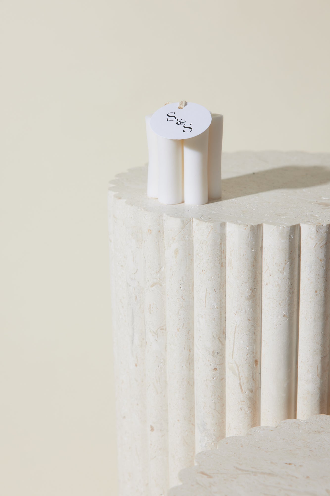 SUMMER & SPADE Bella Candle White-Seaa Fashion