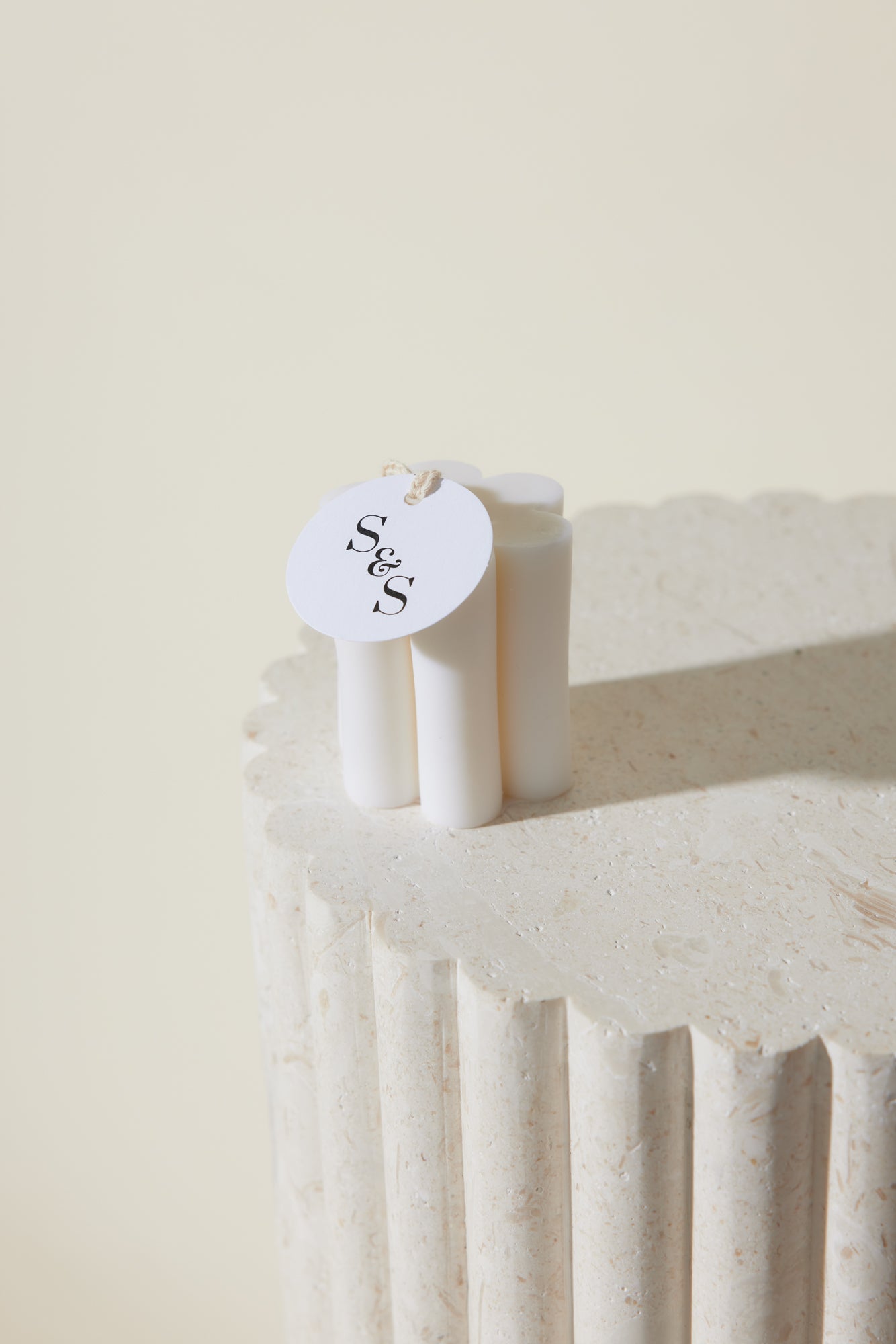 SUMMER & SPADE Bella Candle White-Seaa Fashion