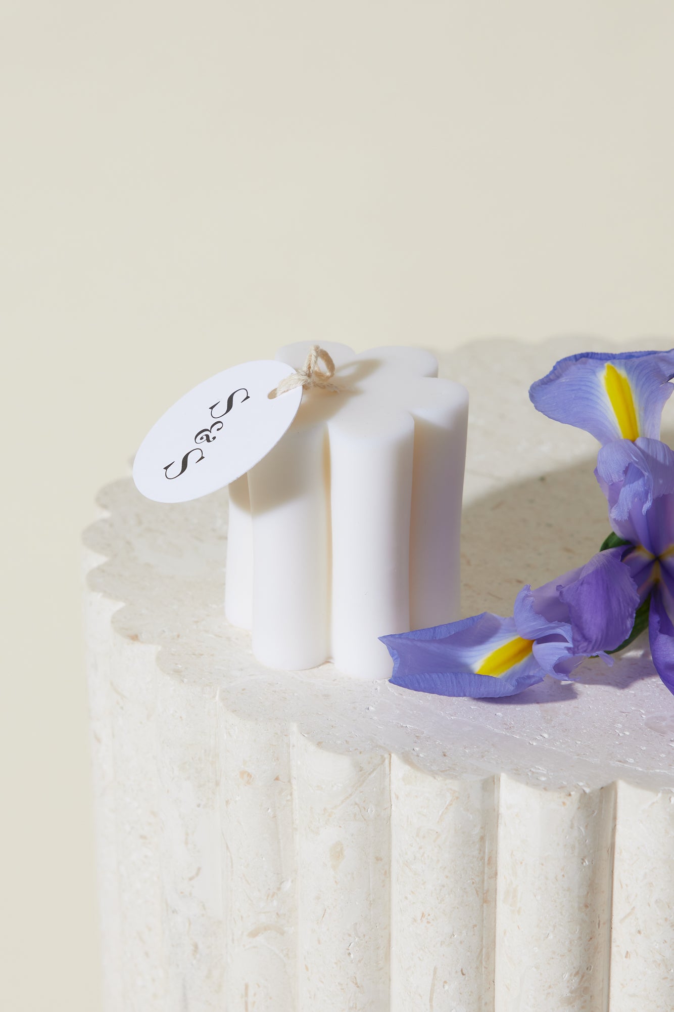 SUMMER & SPADE Bella Candle White-Seaa Fashion