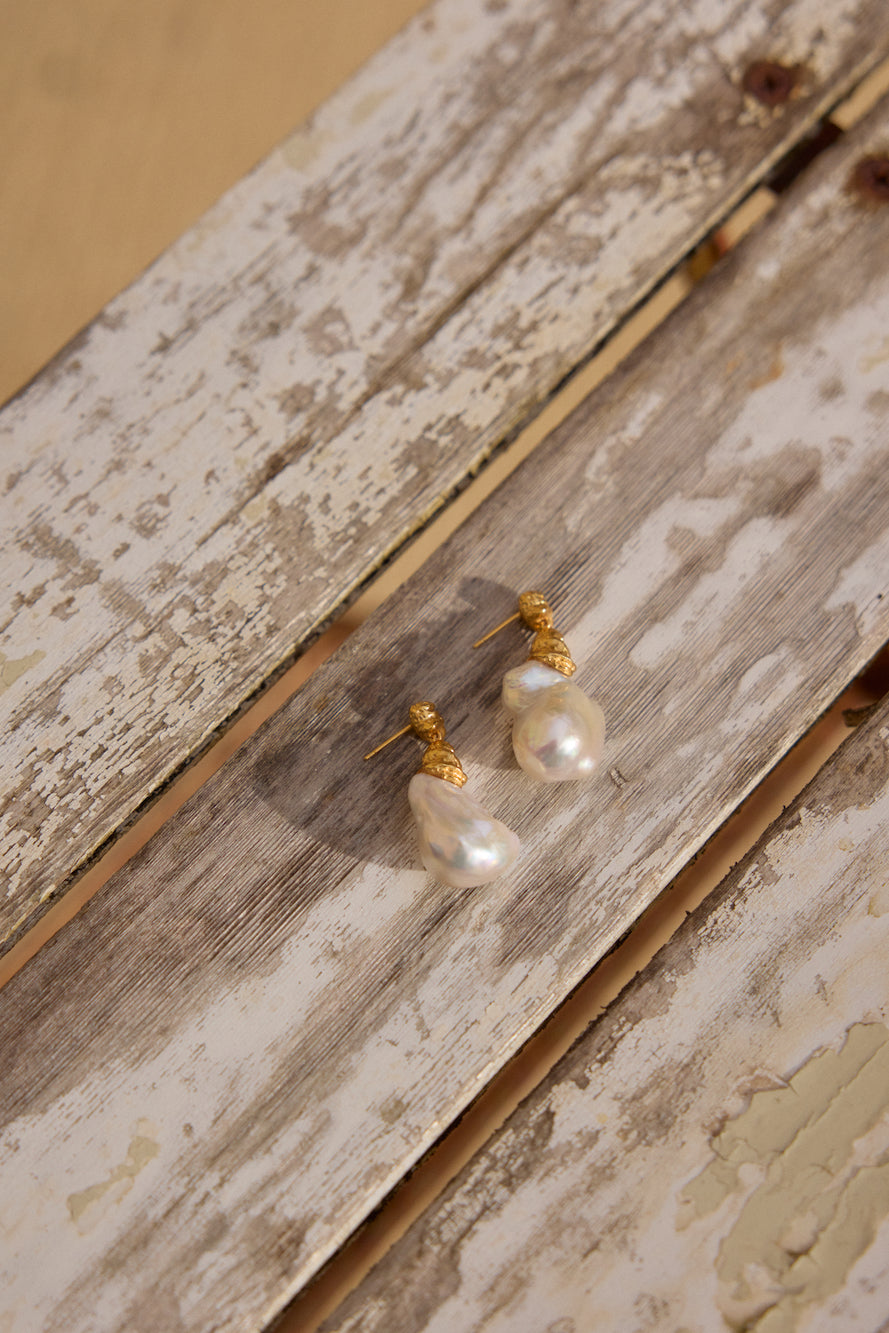 18K Gold Plated Precious Pearls Earrings Gold-Seaa Fashion