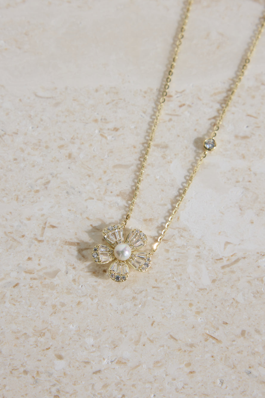 18k Gold Plated Flower Necklace Gold-Seaa Fashion