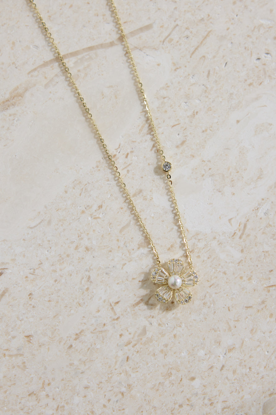 18k Gold Plated Flower Necklace Gold-Seaa Fashion