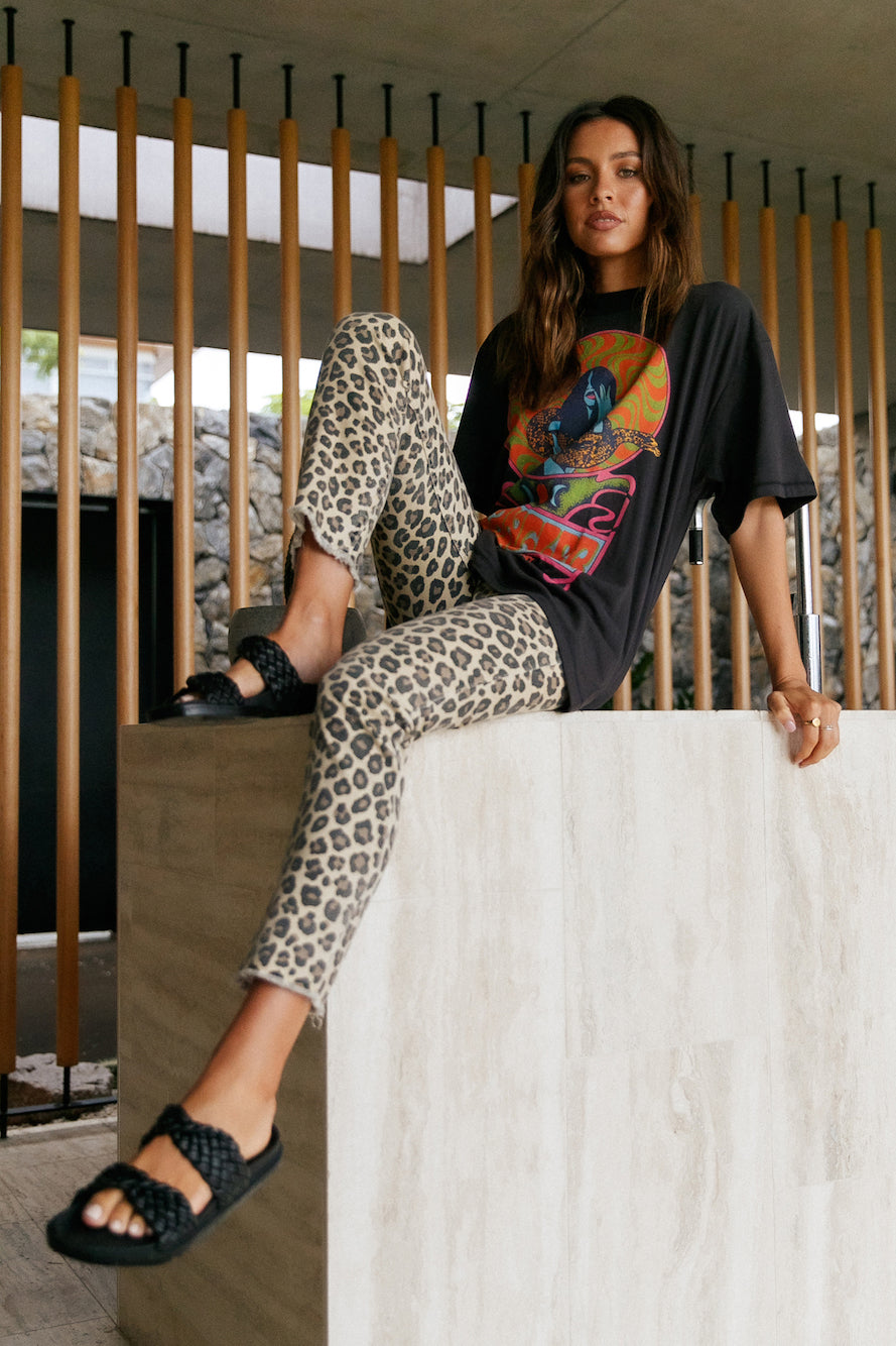 WRANGLER Serpent Muse Tee Black-Seaa Fashion