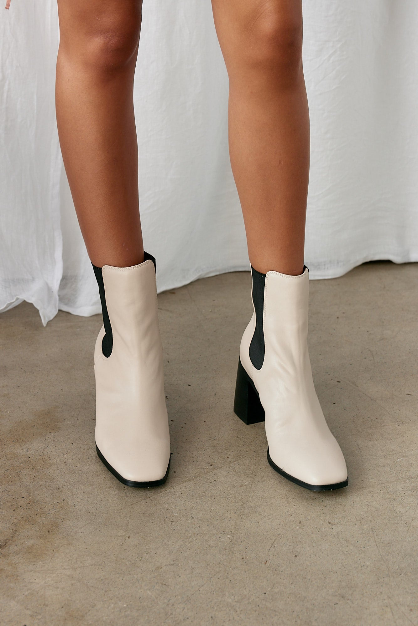 VERALI Link Chelsea Gusset Boots Bone-Seaa Fashion