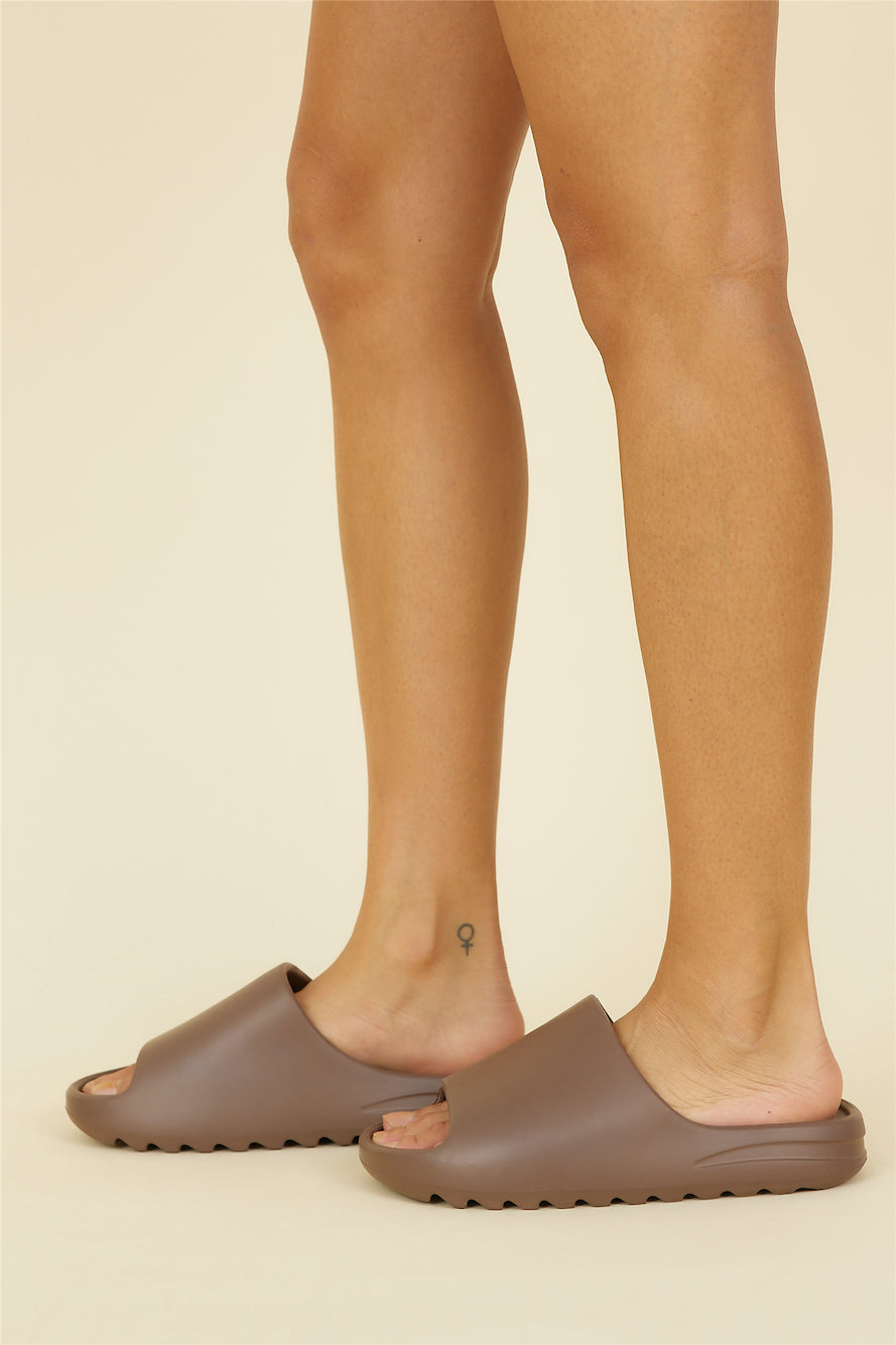 LABEL ATHLETIC Slides Coffee-Seaa Fashion