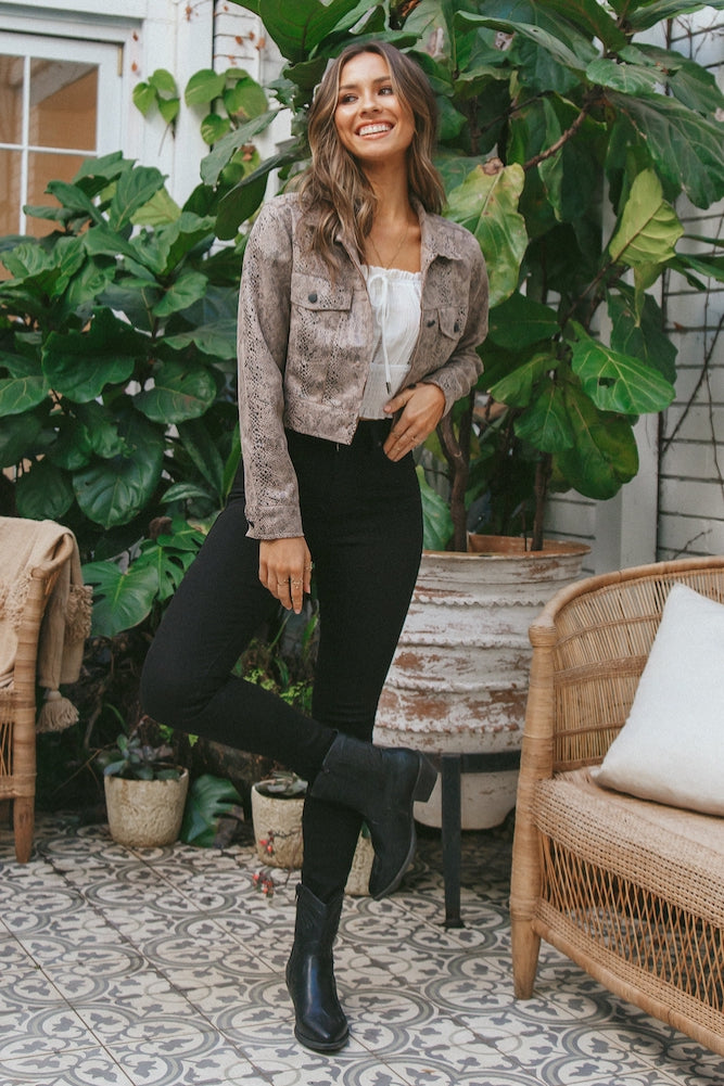 Only In The West Cropped Jacket Snake-Seaa Fashion