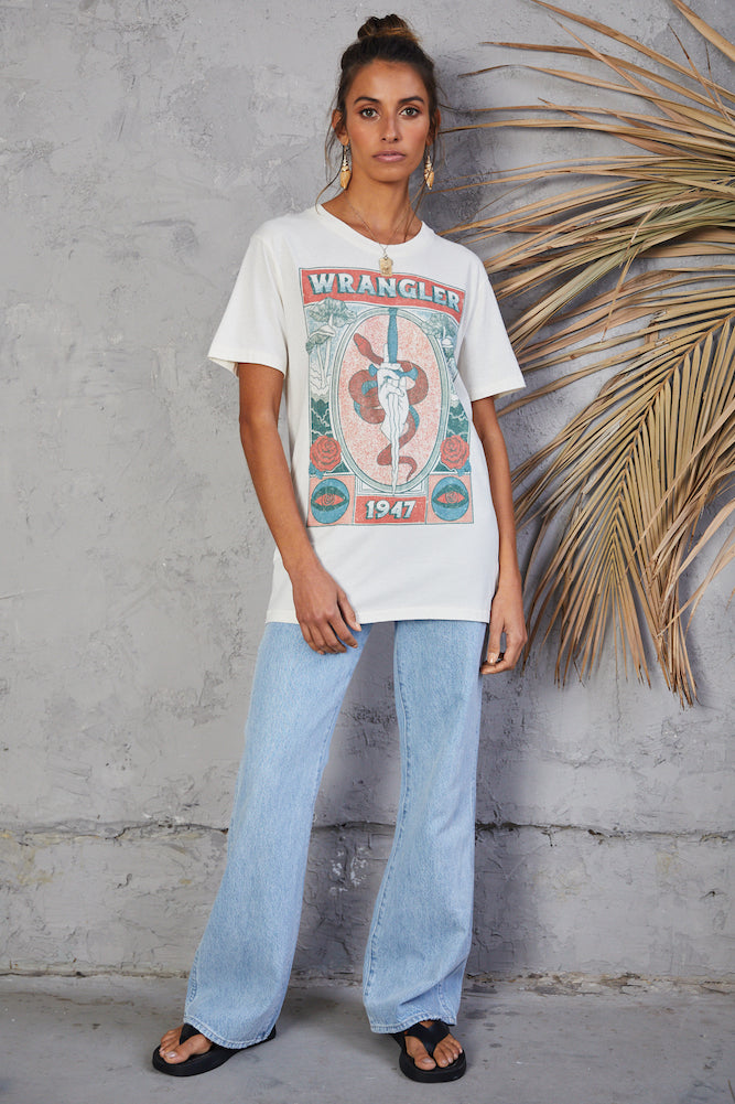 WRANGLER Burning Bright OS Tee Ecru-Seaa Fashion