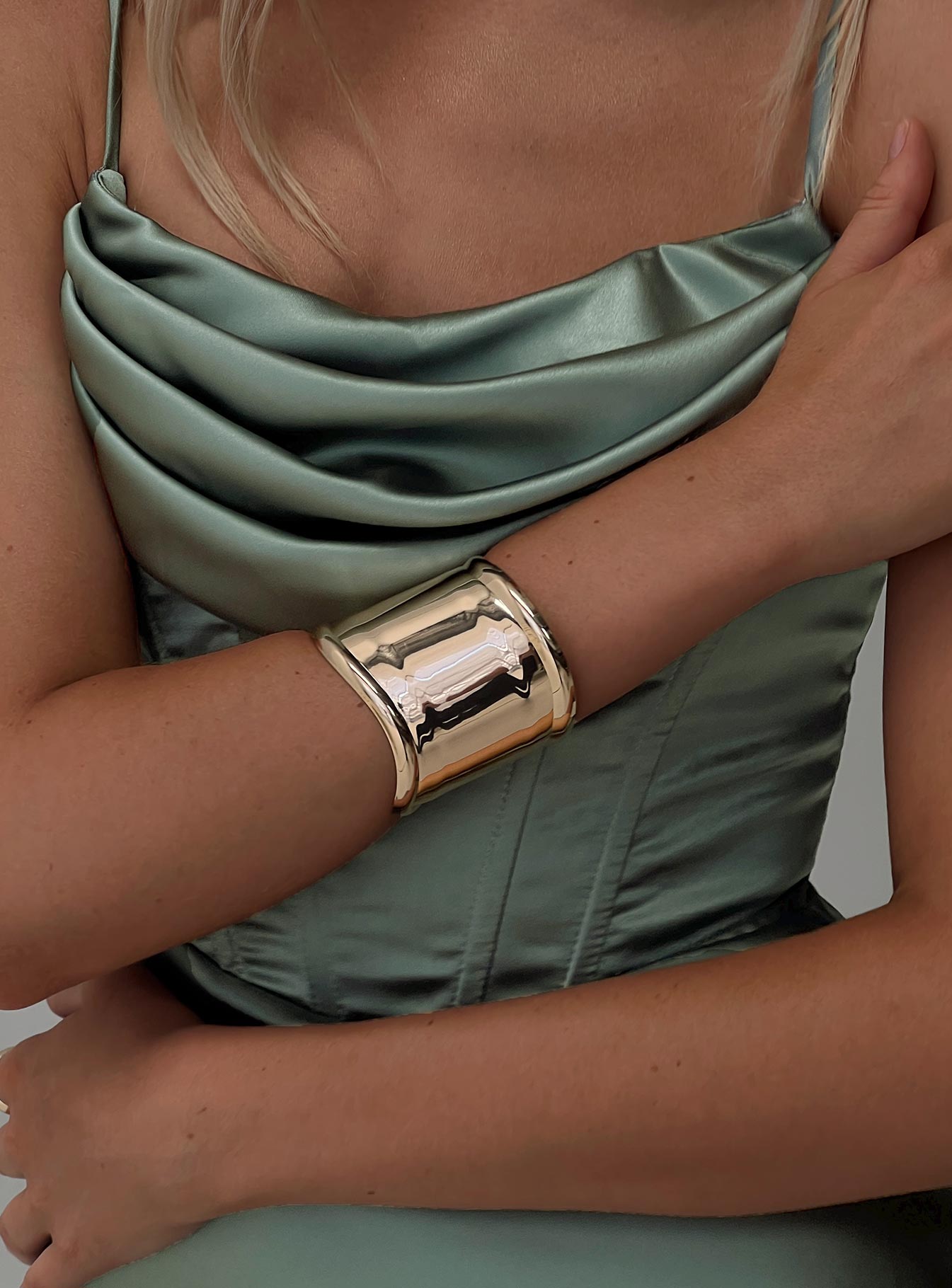 Mirren Cuff Gold-Vipp Girl