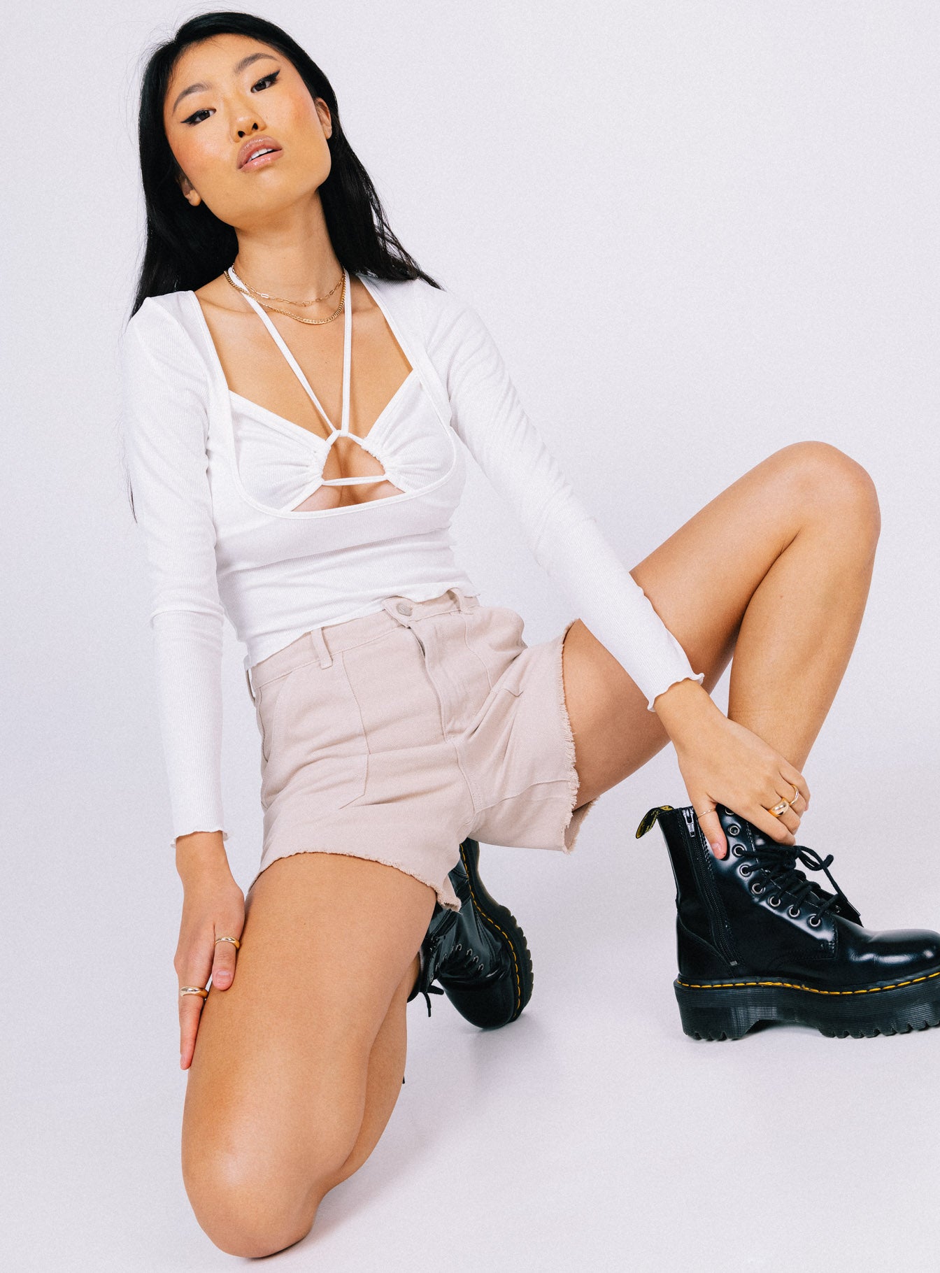 Hadley Mid Rise Shorts Beige-Vipp Girl