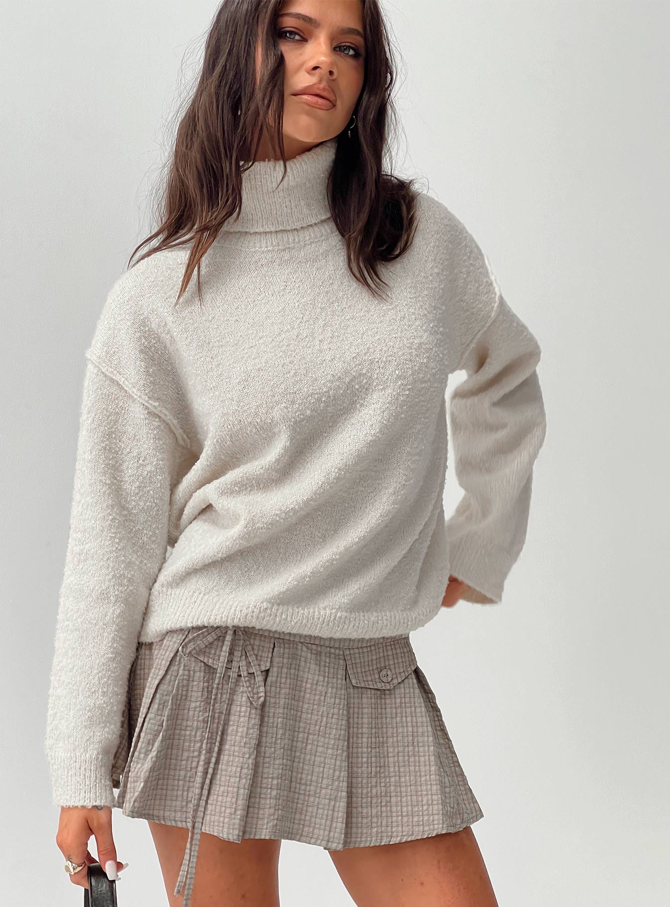 Finnien Boucle Turtleneck Sweater Cream-Vipp Girl