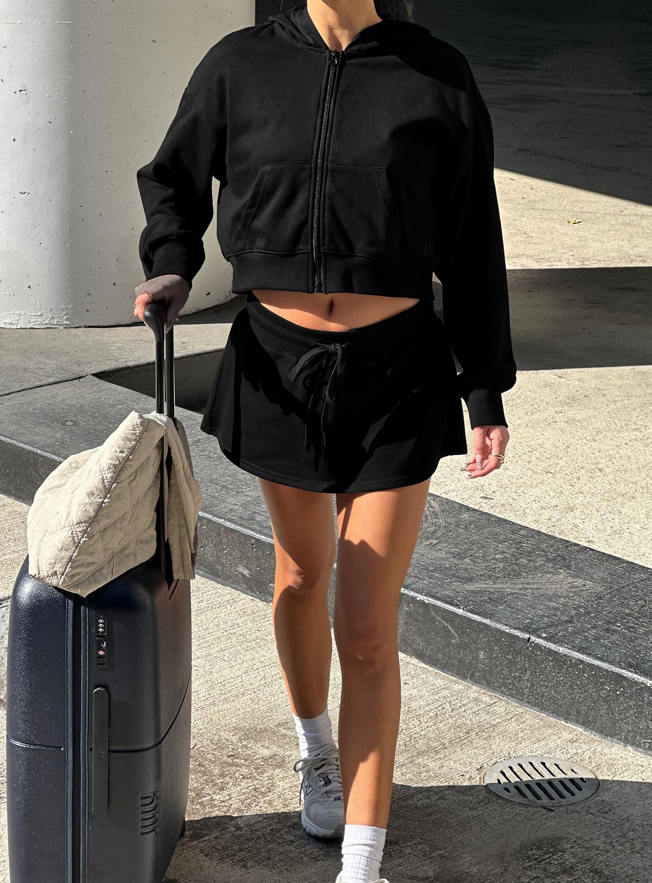 Down Low Fleece Skort Black-Vipp Girl